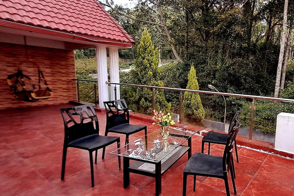 iSTAYS - Luxe Villa, Yercaud view 4