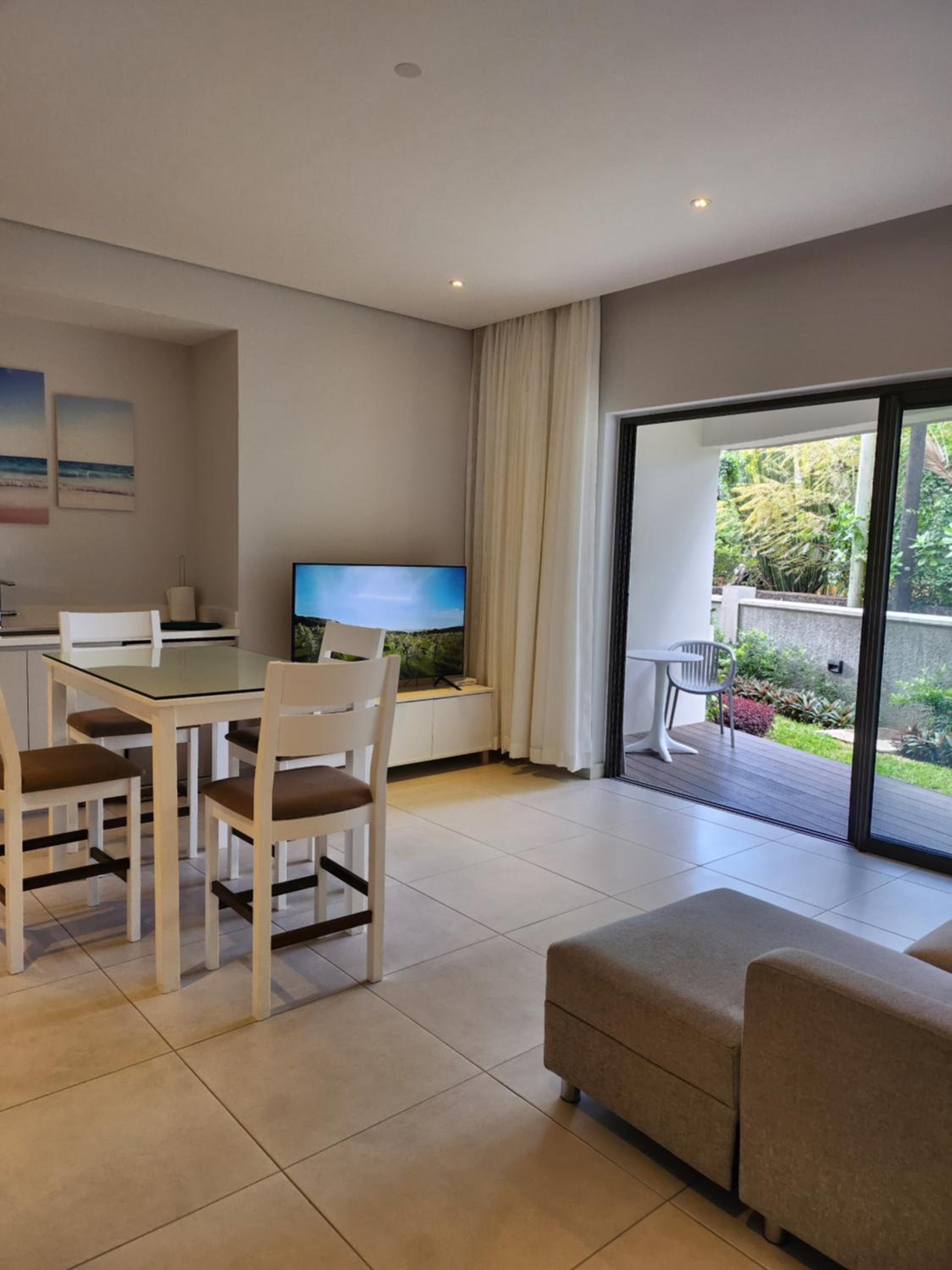 Appartement Moderne près de la Plage de Pereybere avec Piscine view 3