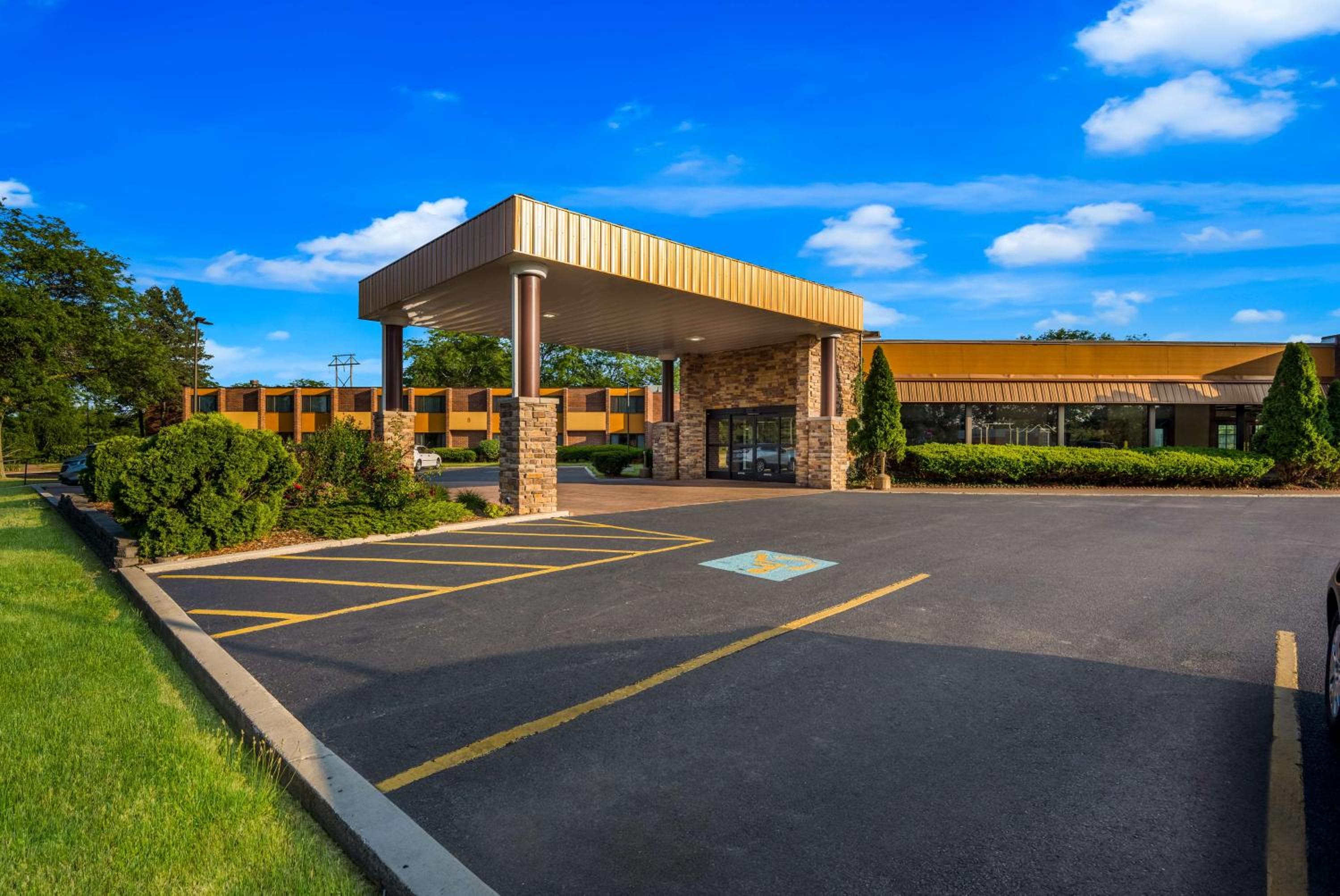 Galesburg Vacations - Best Western Prairie Inn  Conference Center - Property Image 2