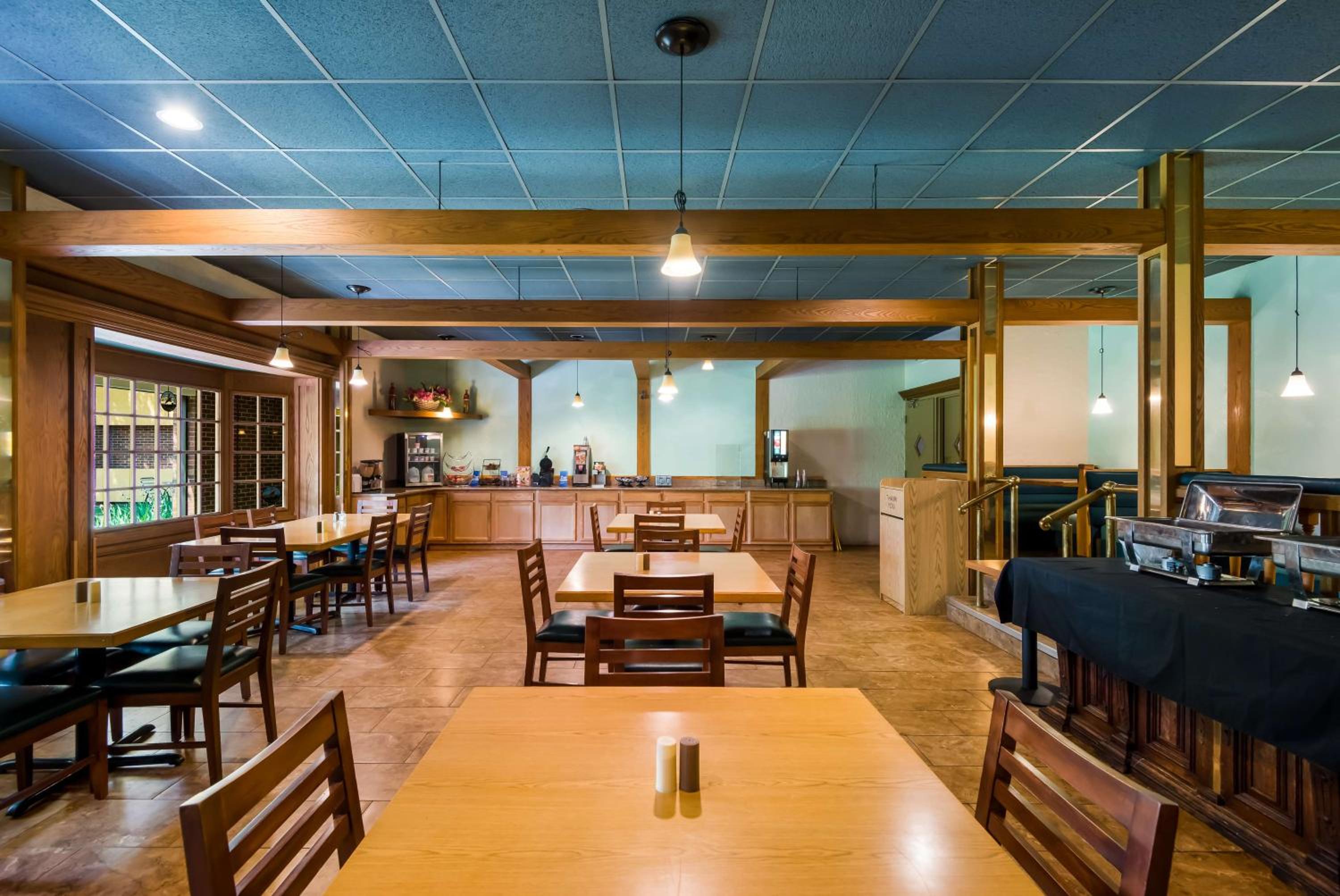 Galesburg Vacations - Best Western Prairie Inn  Conference Center - Property Image 6