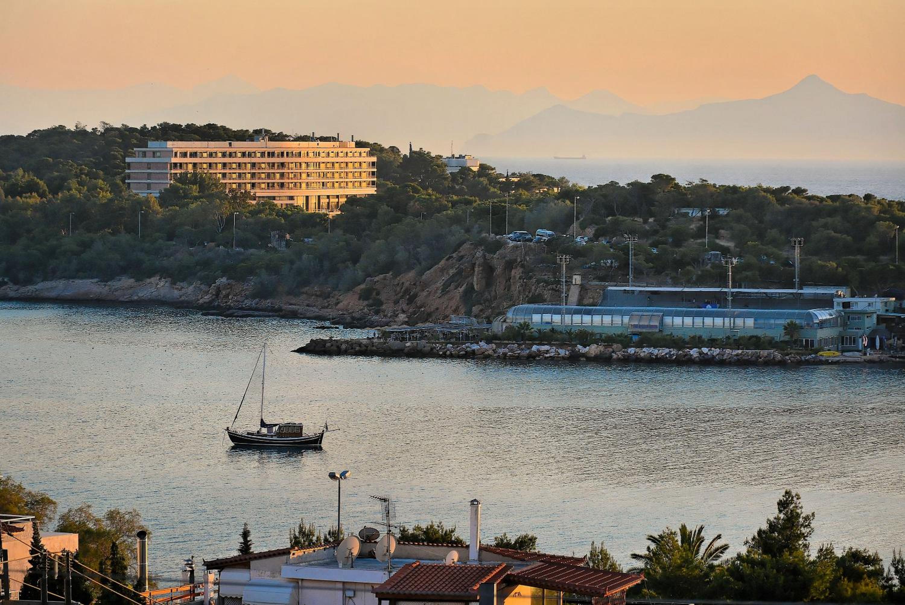 Vouliagmeni Stylish Homes by BluPine