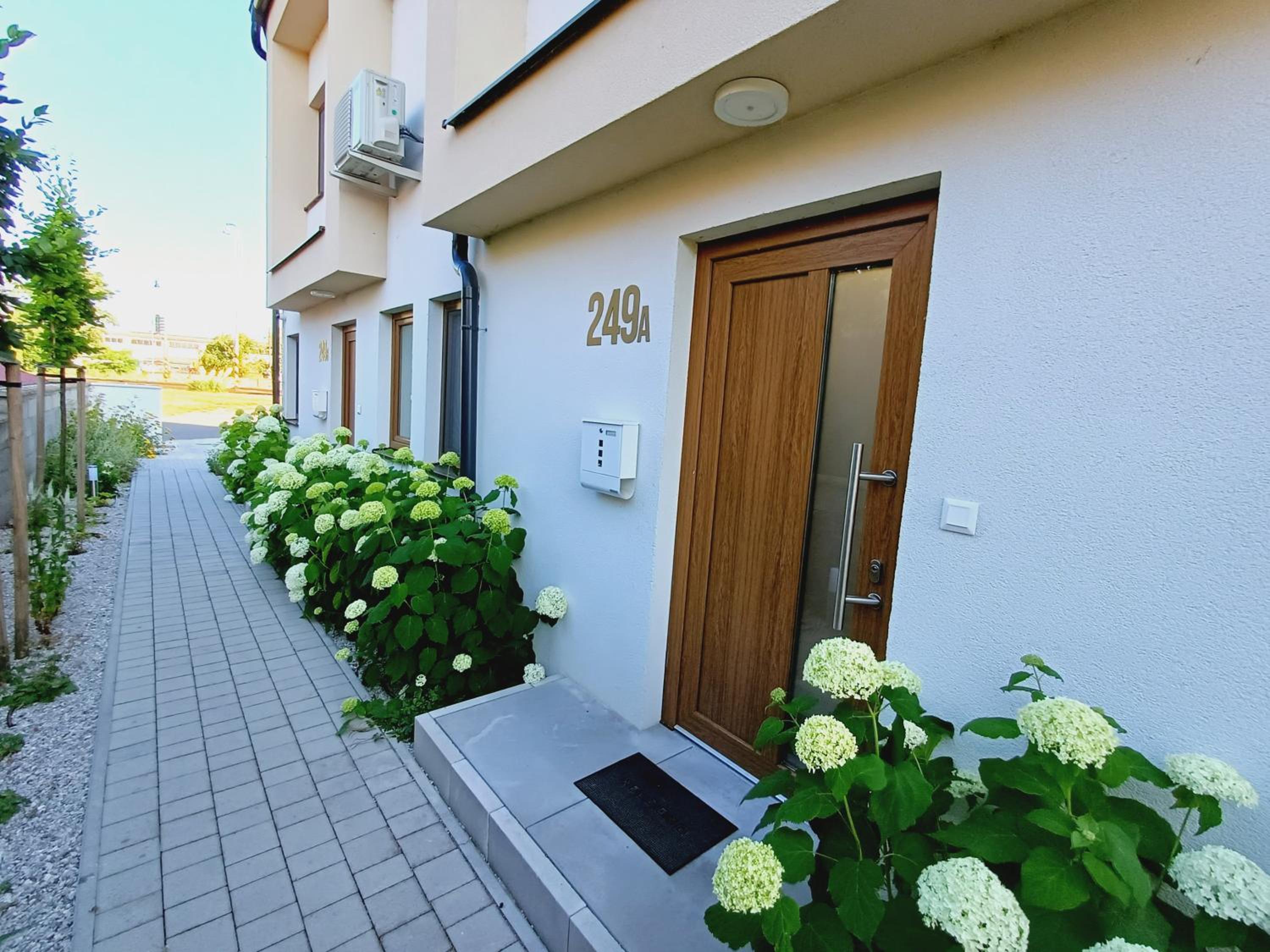 Nový apartmán Jarabina s krásnou terasou, pouze 2 min od pláže view 3