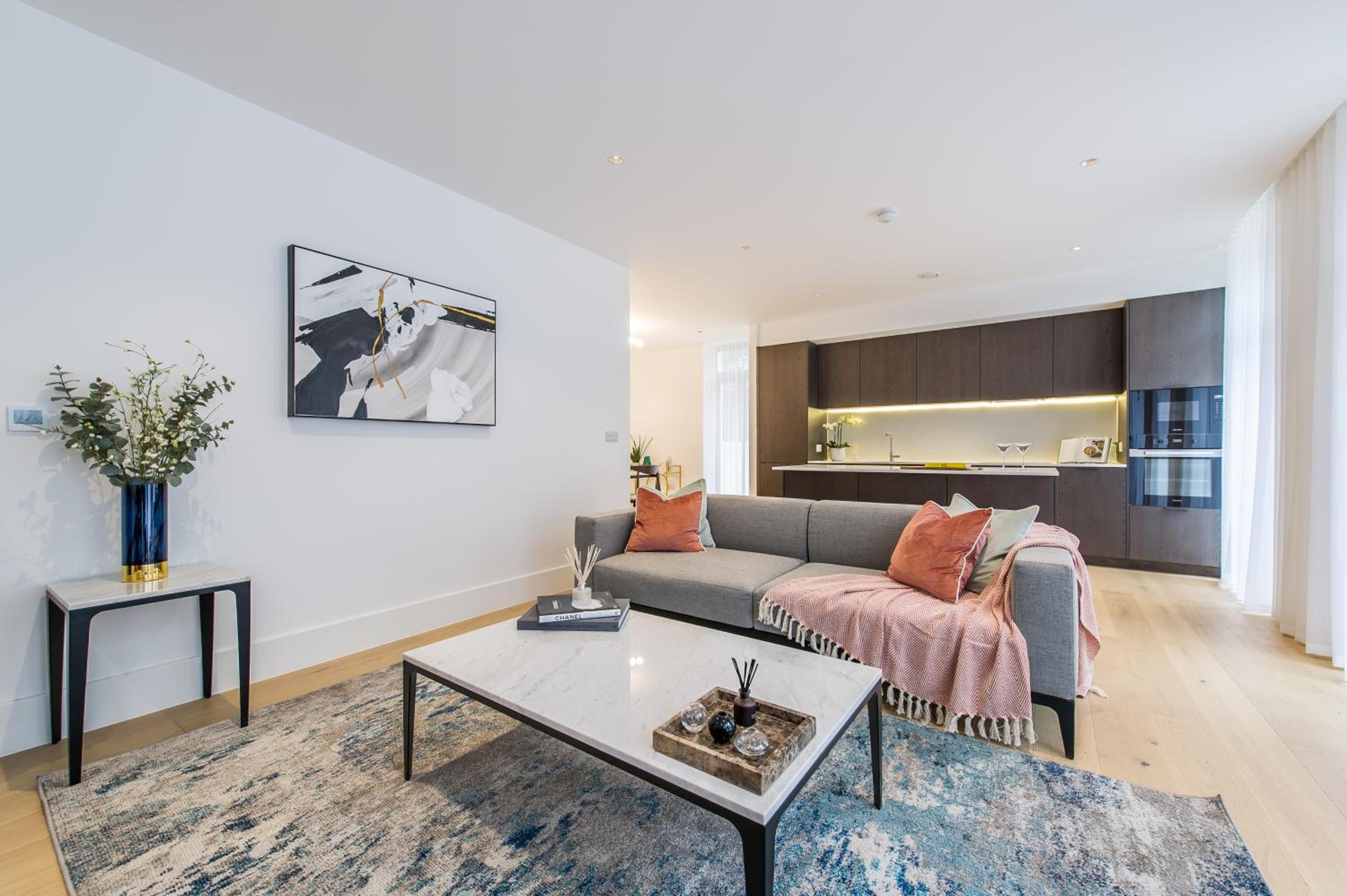 Stunning apartment building, walking distance to Ealing Broadway tube! view 5