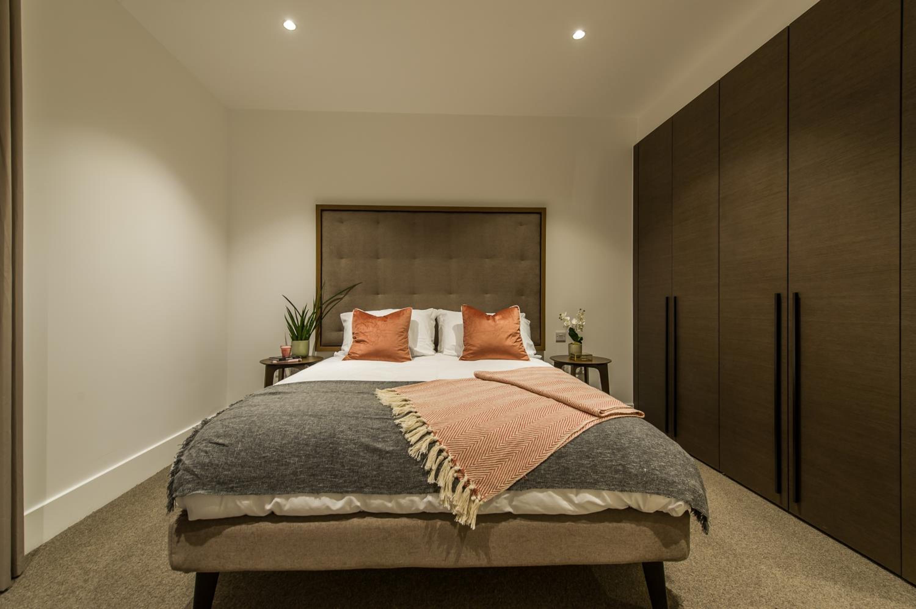 Stunning apartment building, walking distance to Ealing Broadway tube! view 2