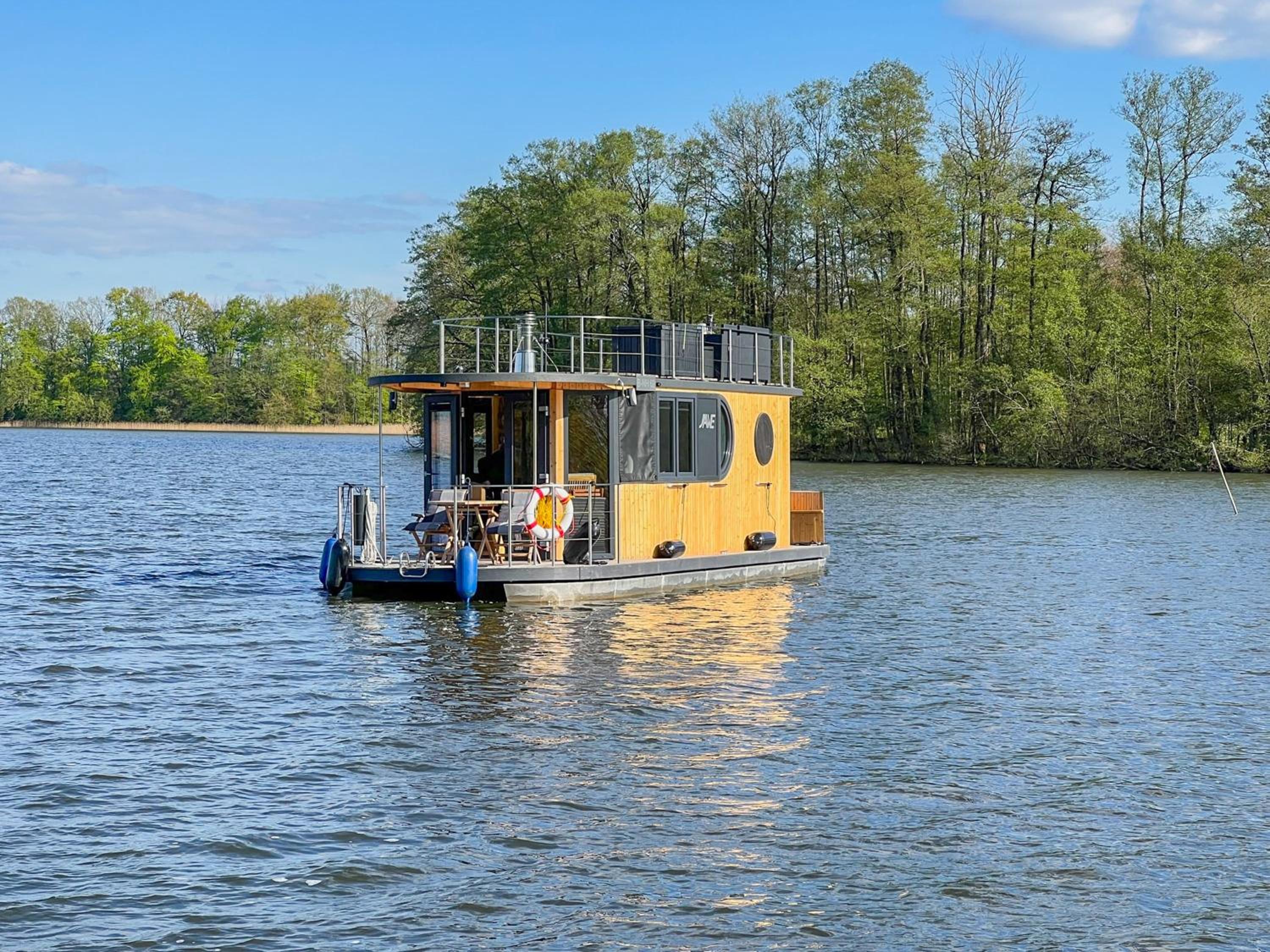 Hausboot JAWE auf der Kleinseenplatte