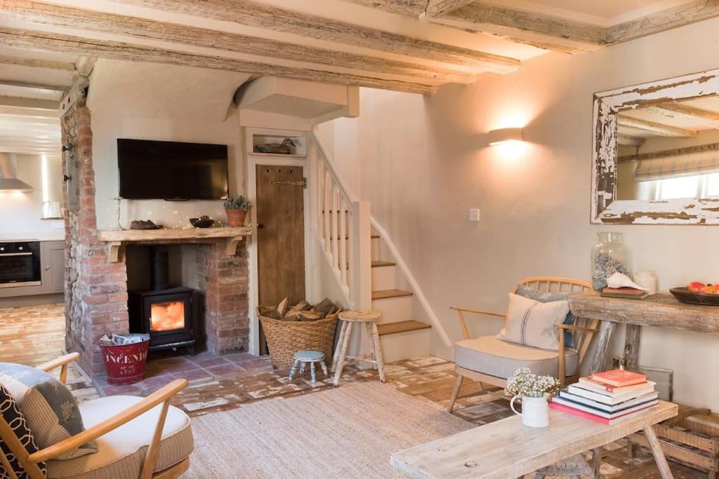 Oyster Cottage, 200 year old Fisherman's Cottage view 3