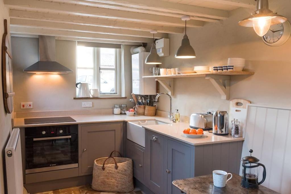 Oyster Cottage, 200 year old Fisherman's Cottage view 5