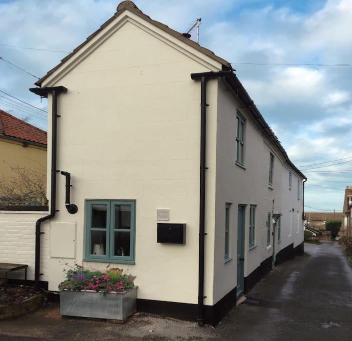 Oyster Cottage, 200 year old Fisherman's Cottage view 4