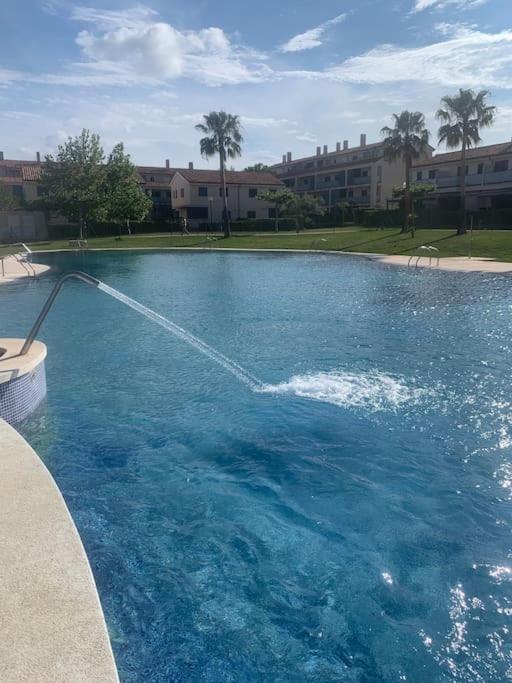 Apartamento familiar con gran piscina