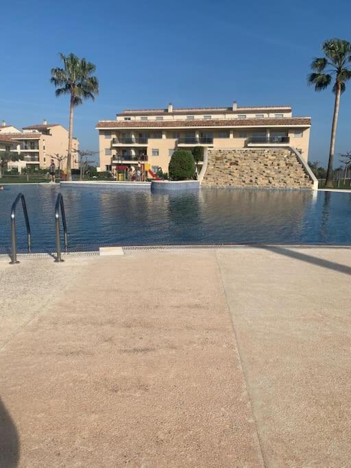 Apartamento familiar con gran piscina