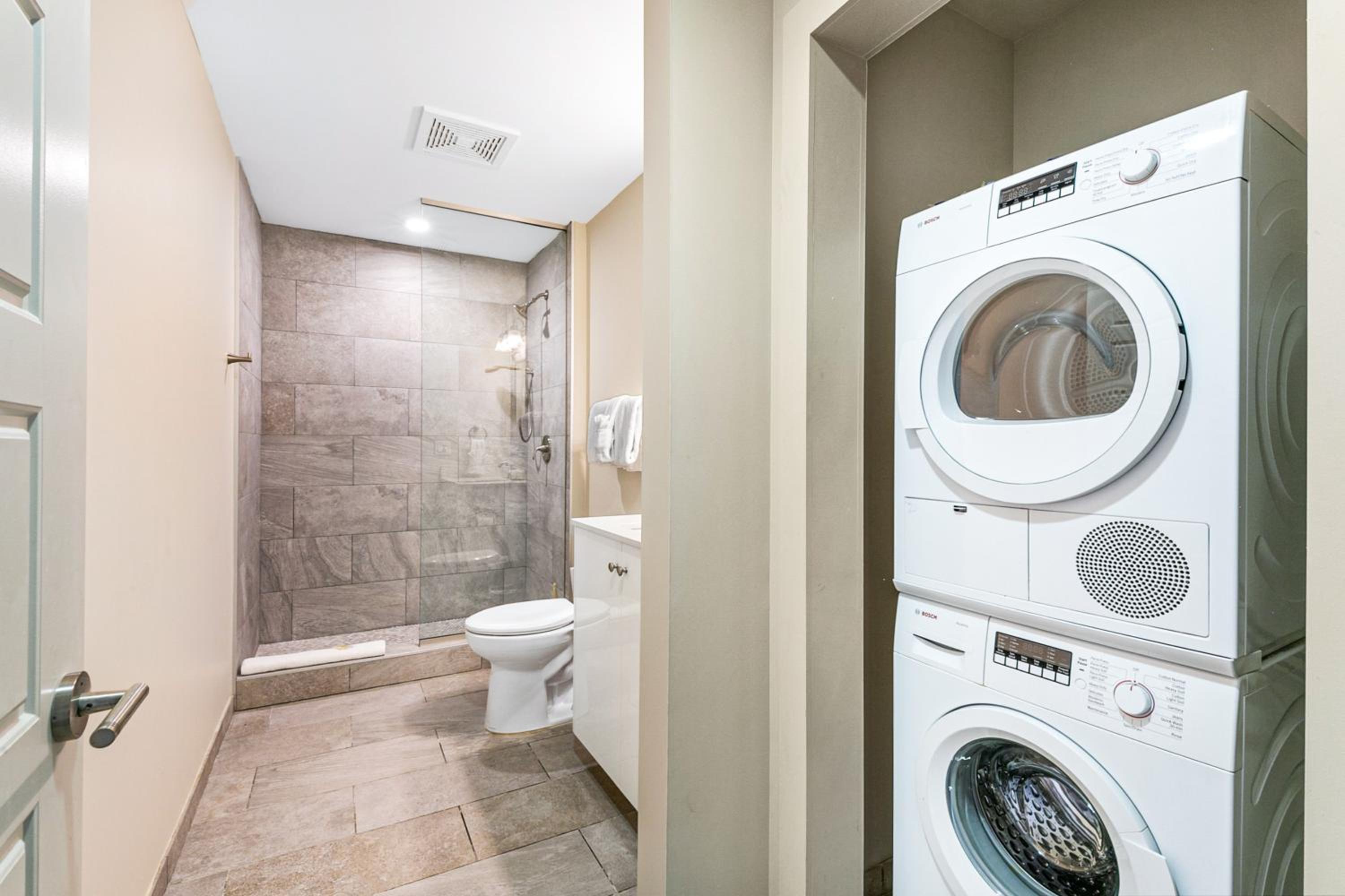Spacious 4BR Luxury Condo Steps to French Quarter photo 3