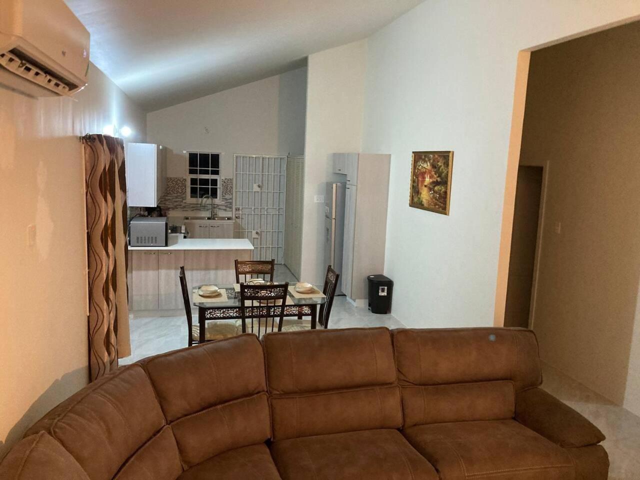 Sleeps 4 with Free Parking 15-min to Beach view 3