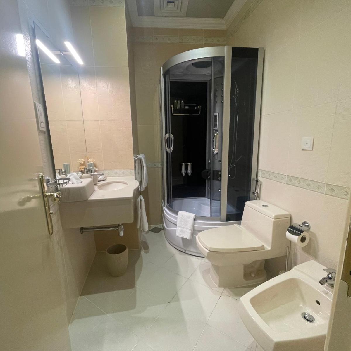 Private Suites Al Hamra Palace at golf & sea resort