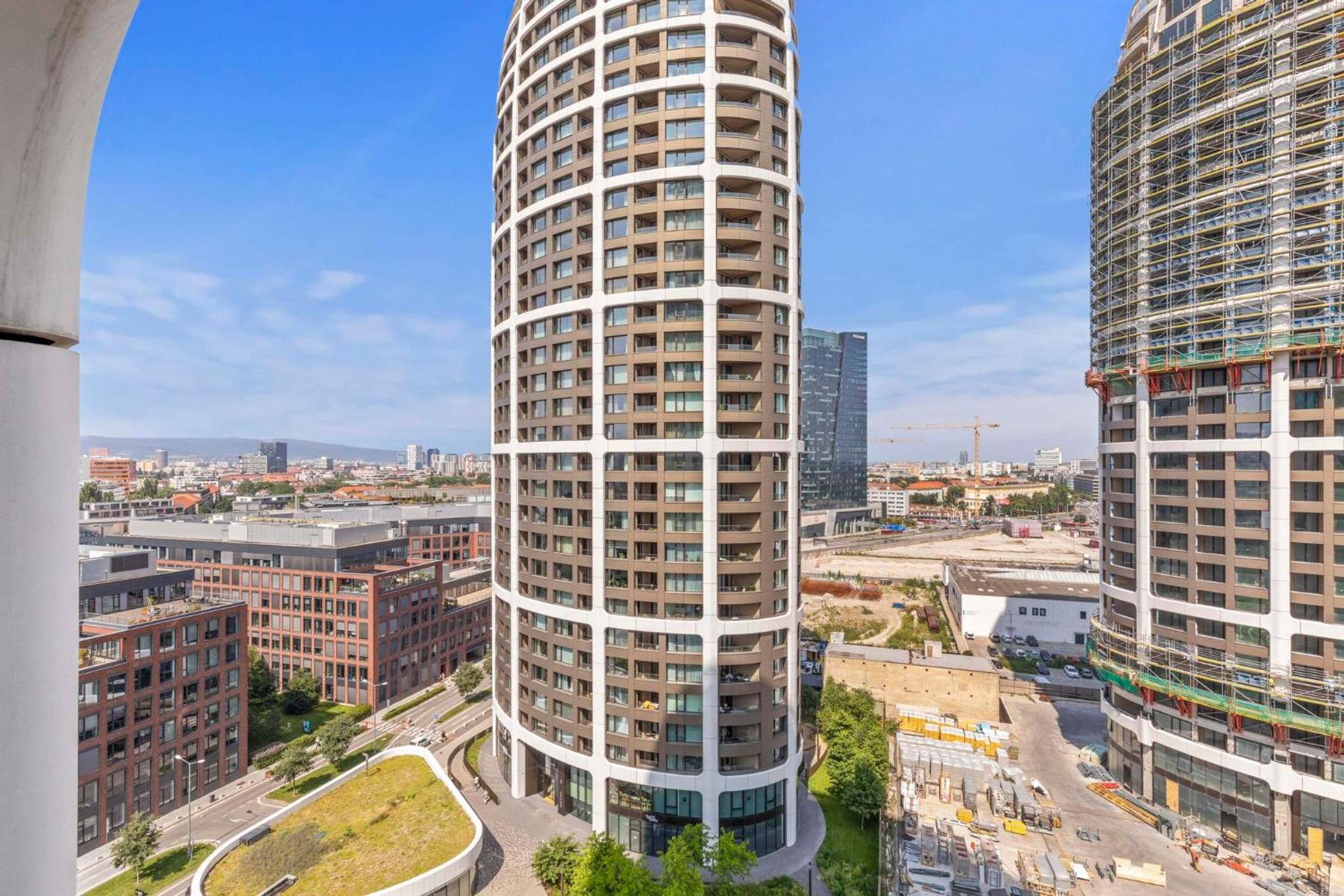 Skypark's Elite Apartment view 4