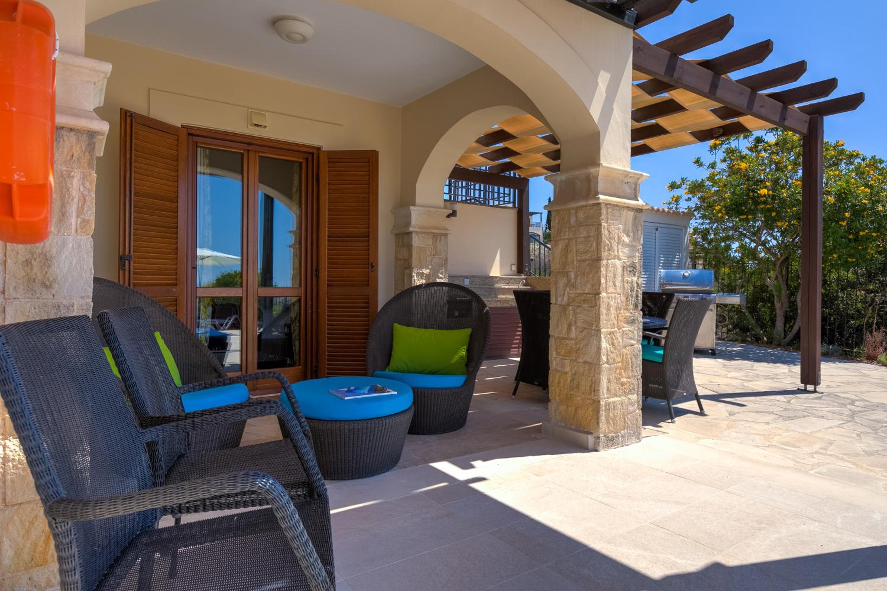 3 bedroom Villa Melandra with private pool and sea views, Aphrodite Hills Resort