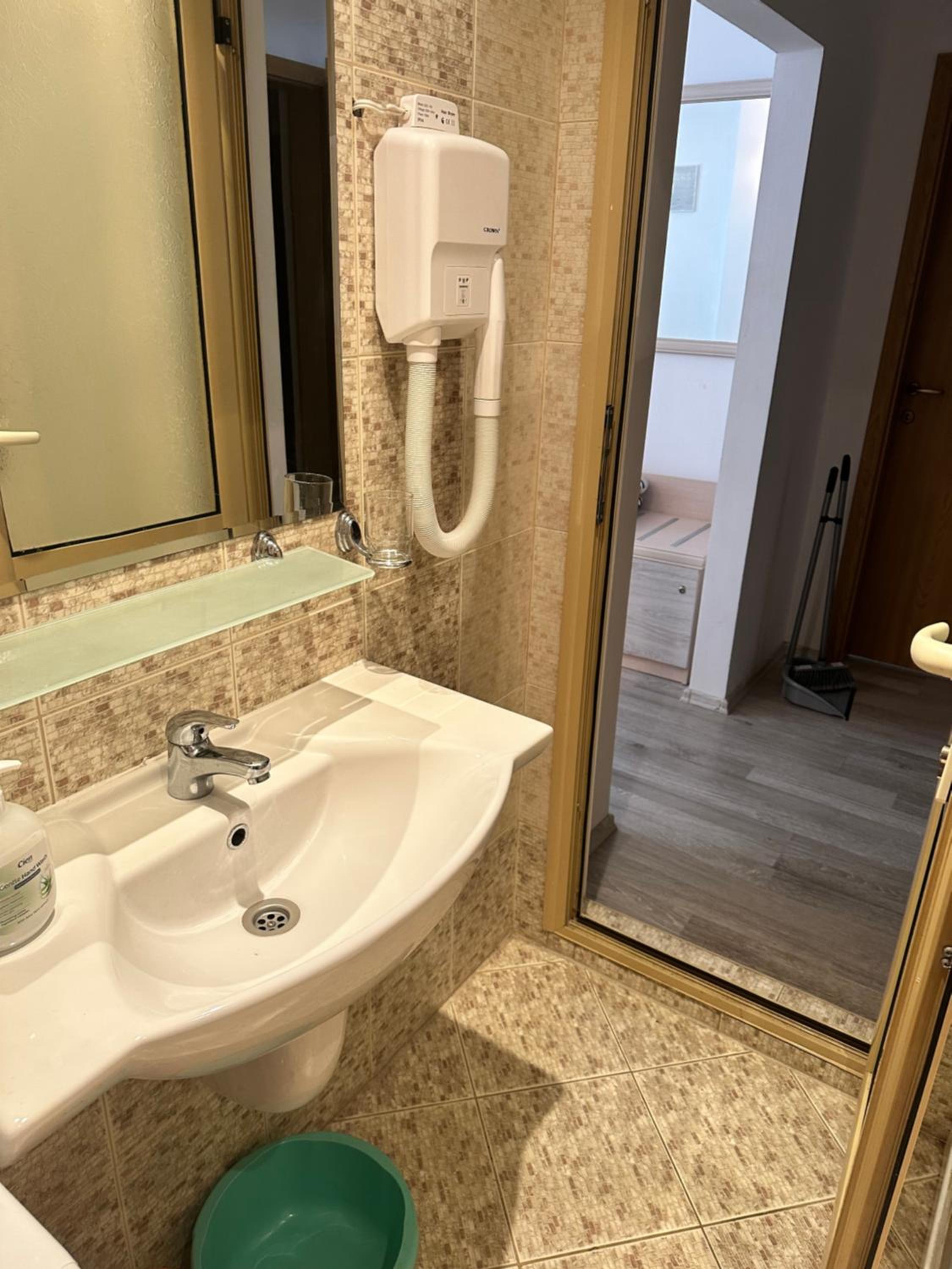 AVALON, Apartment C102