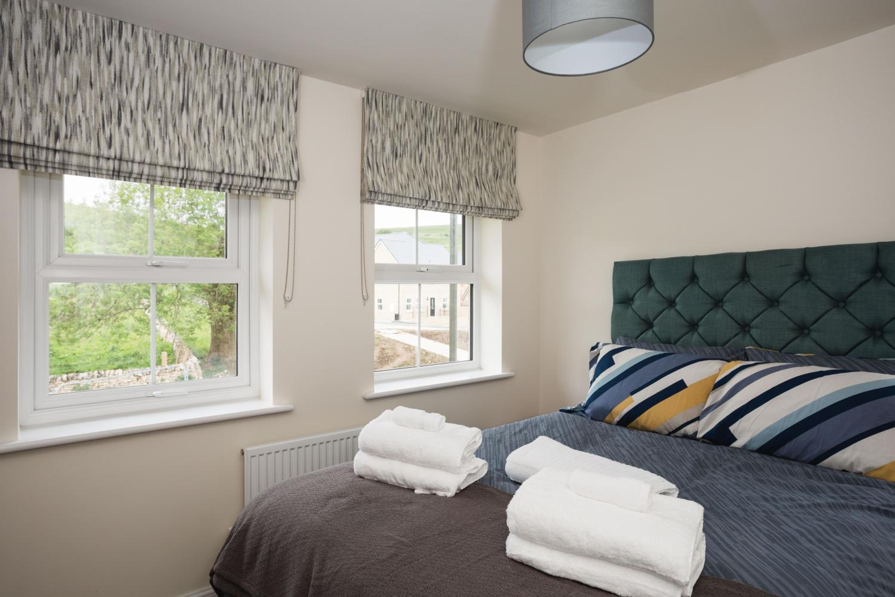 Peak District New Modern Cottage in Buxton view 2