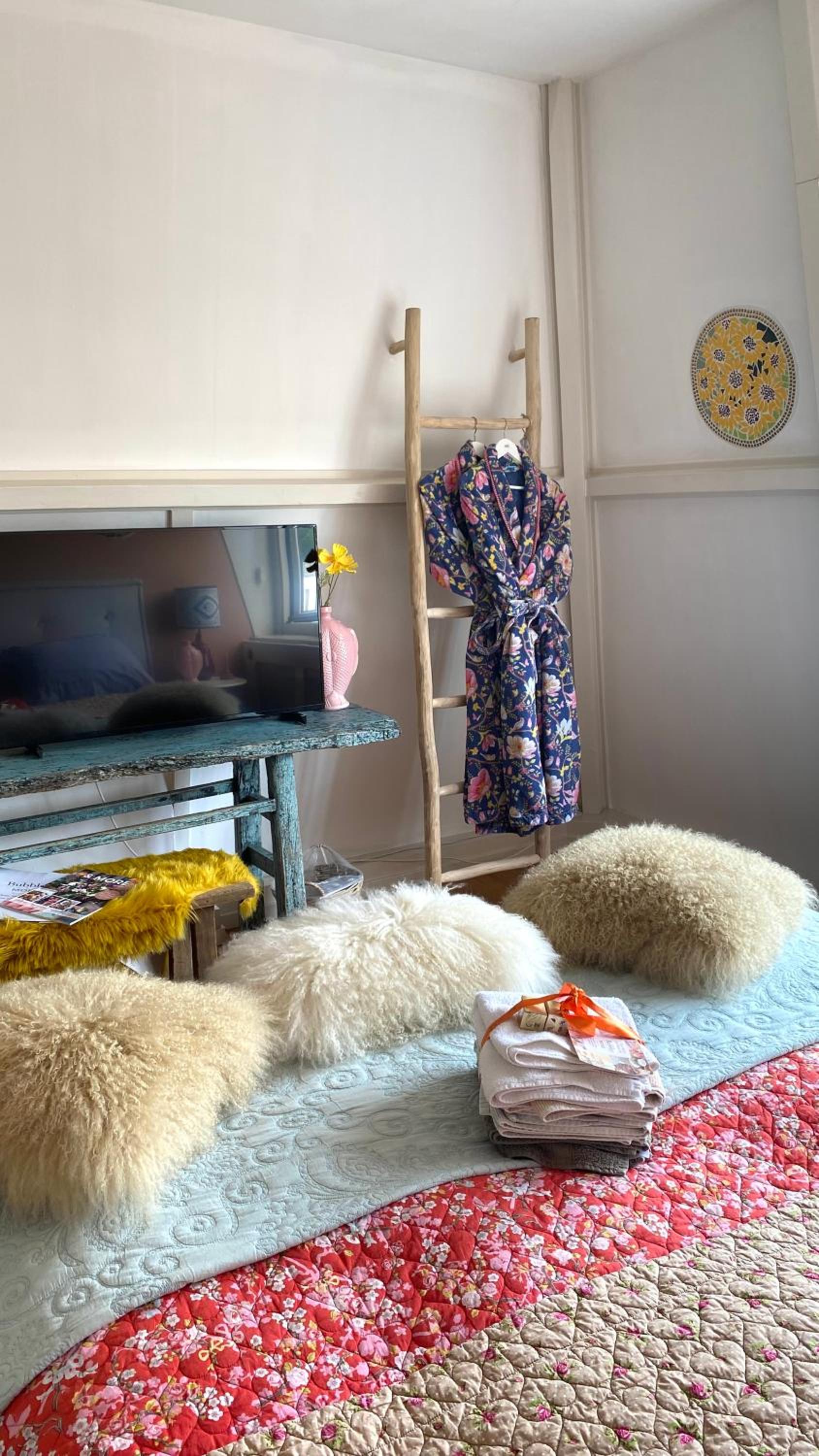Bubbles & Bed - Image 5