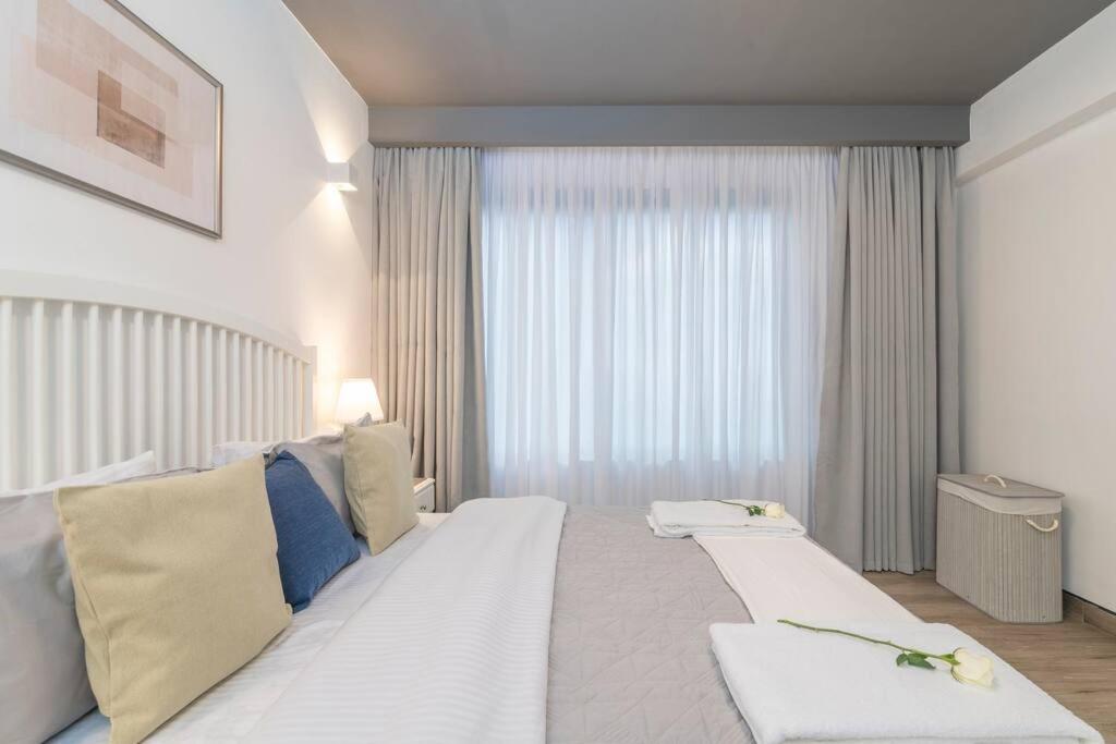 Purple Stays 2-Bed, Pearl Collection By YourHost view 3