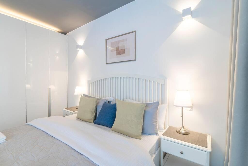 Purple Stays 2-Bed, Pearl Collection By YourHost view 5