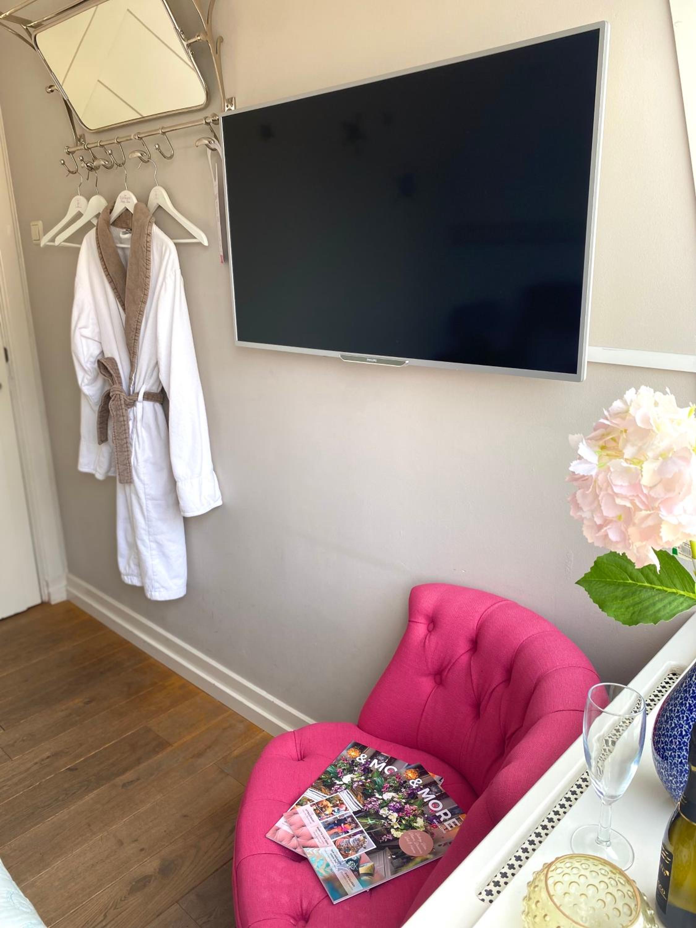 Bubbles & Bed, photo 78