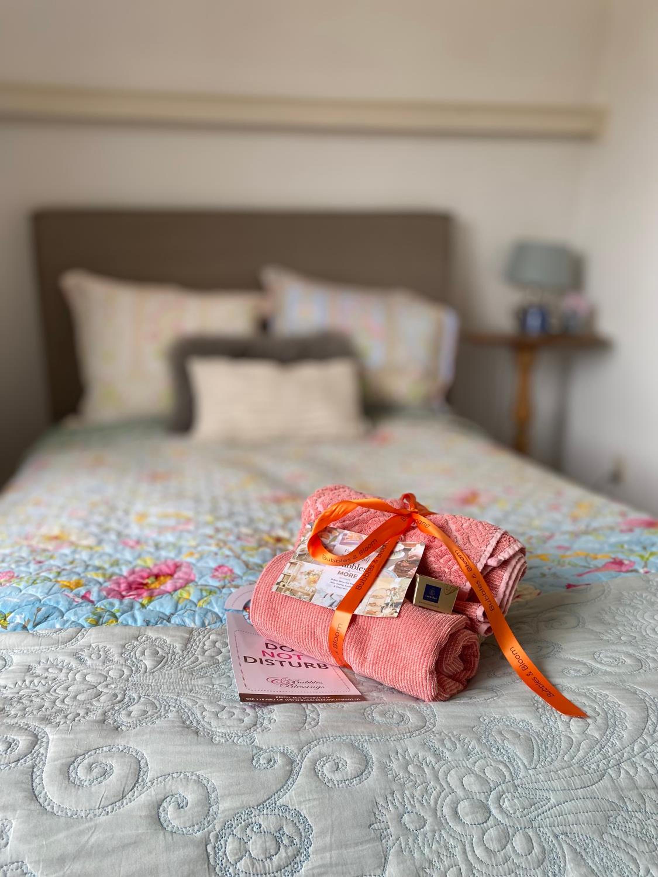 Bubbles & Bed - Image 3