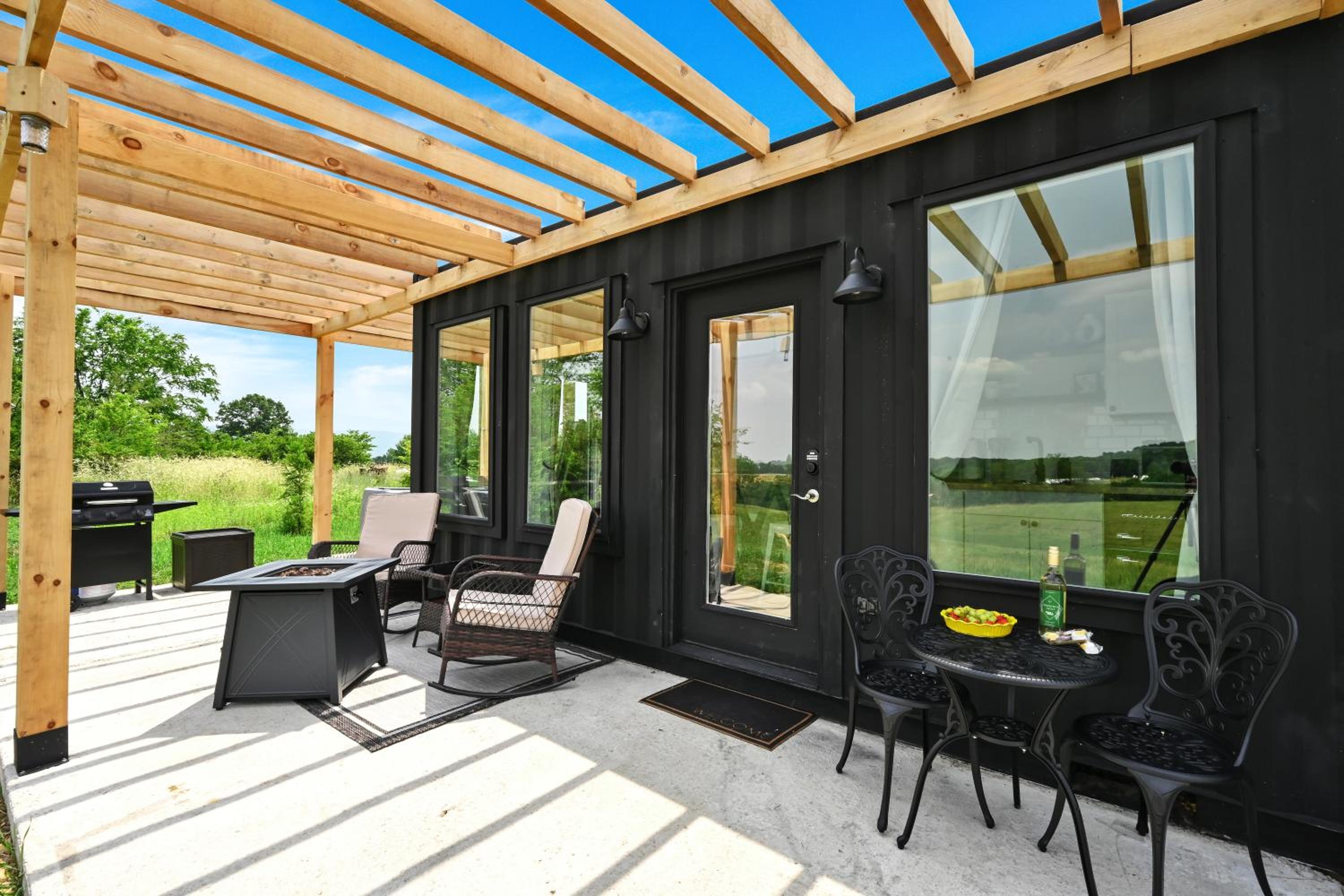 Charming Container Getaway Amidst Rural Serenity