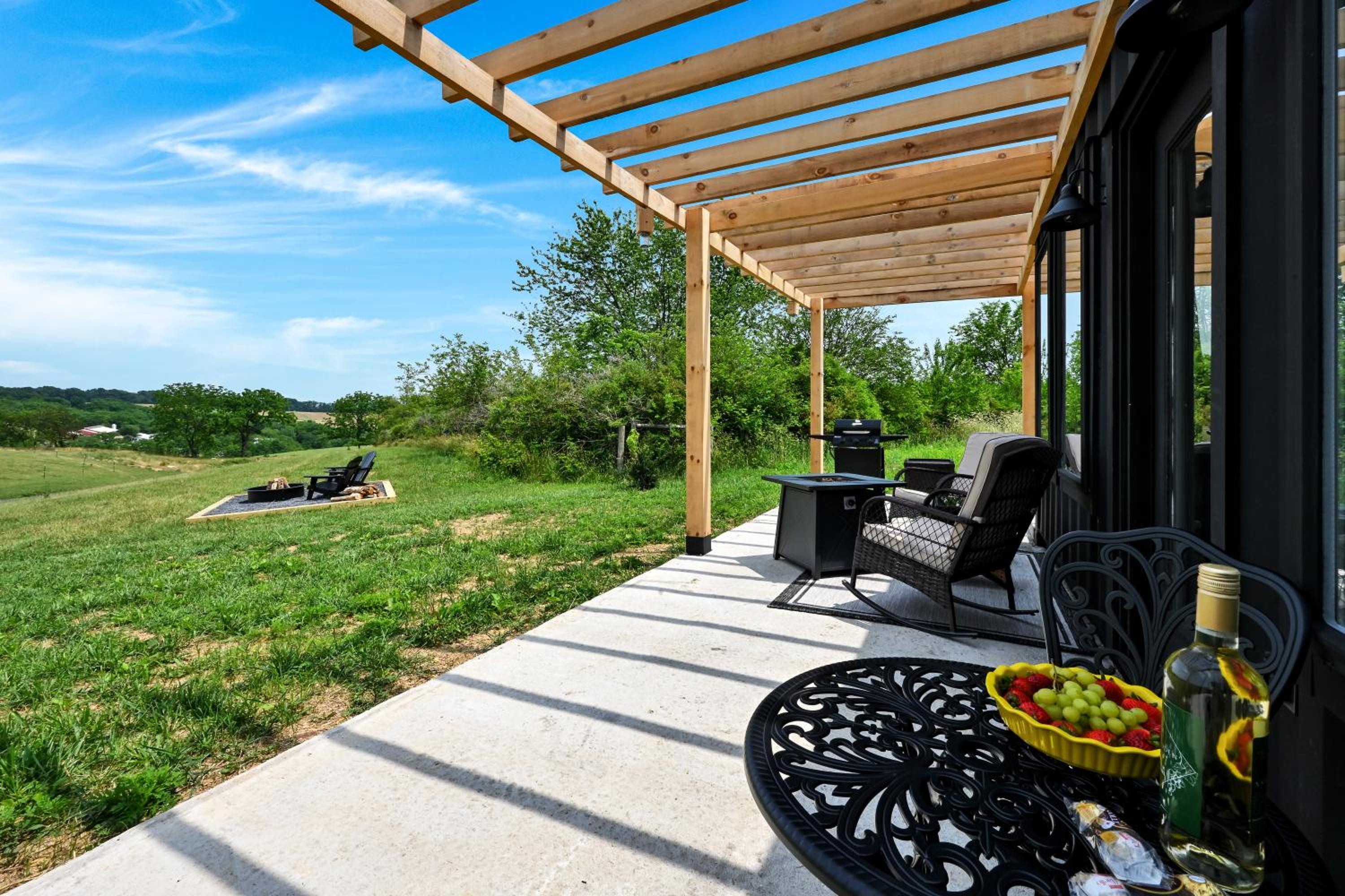 Charming Container Getaway Amidst Rural Serenity