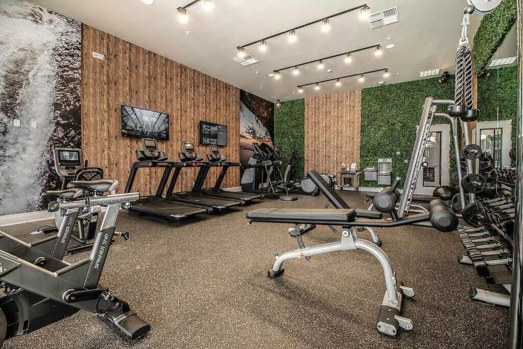 Premium Home wSummer Kitchen, 7 min from Disney