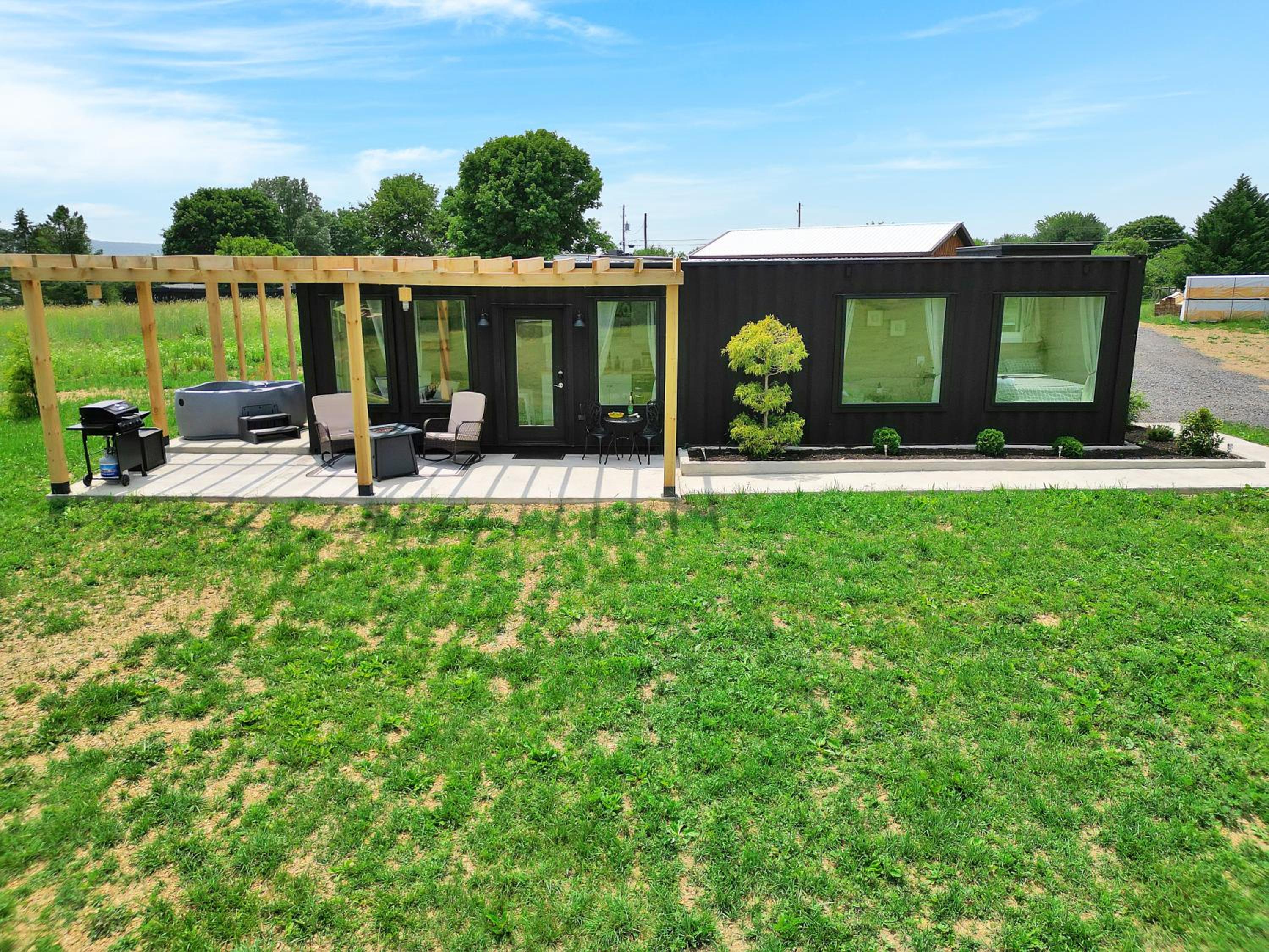 Charming Container Getaway Amidst Rural Serenity