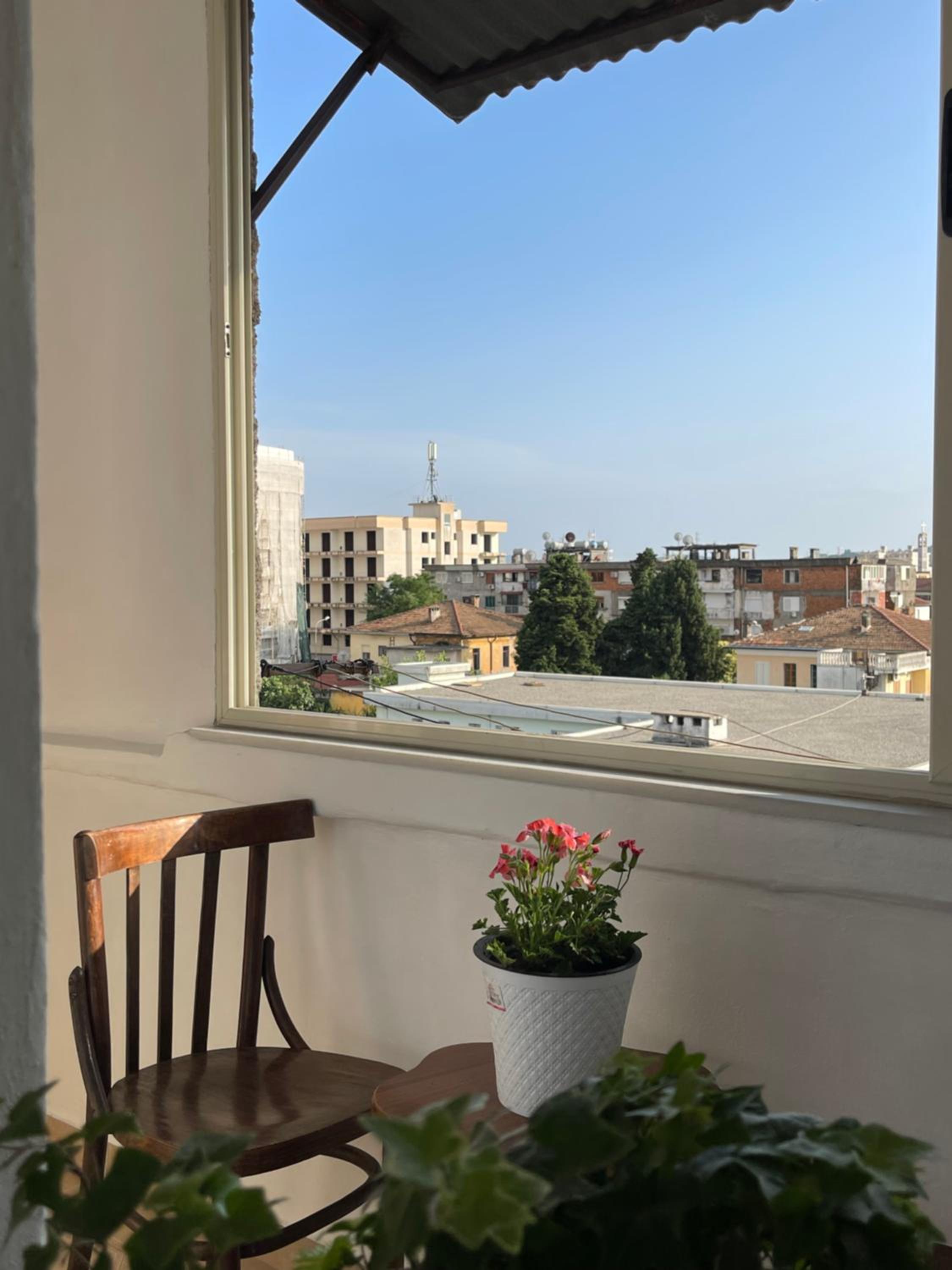 Leo’s apartment
