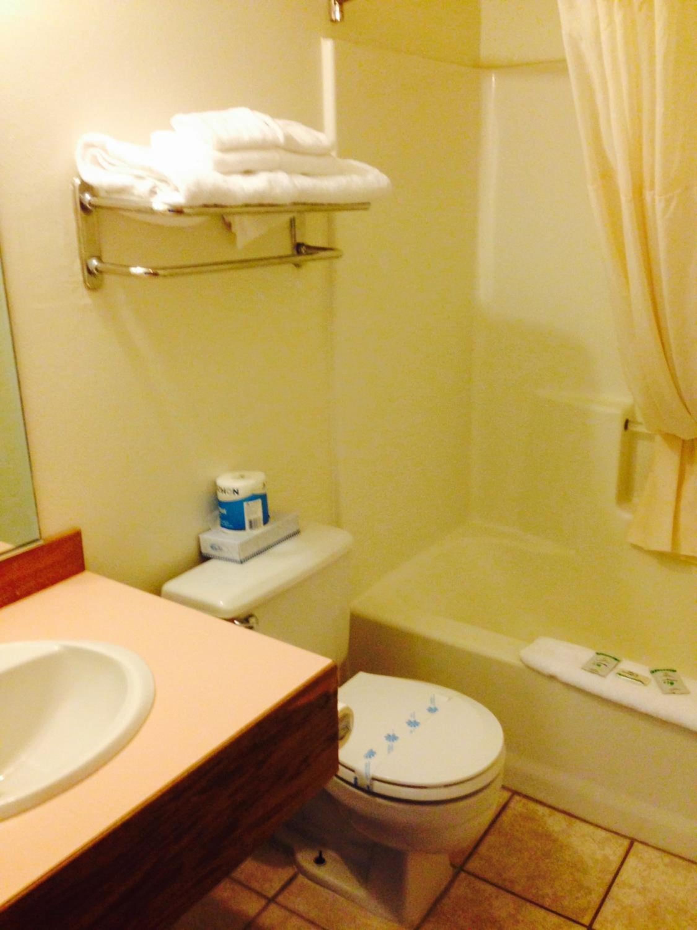 Bellingham Vacations - Bay City Inn - Property Image 4