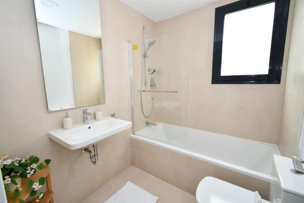 Casa Kerr - Luxury Apt - Sleeps 9 - Los Boliches