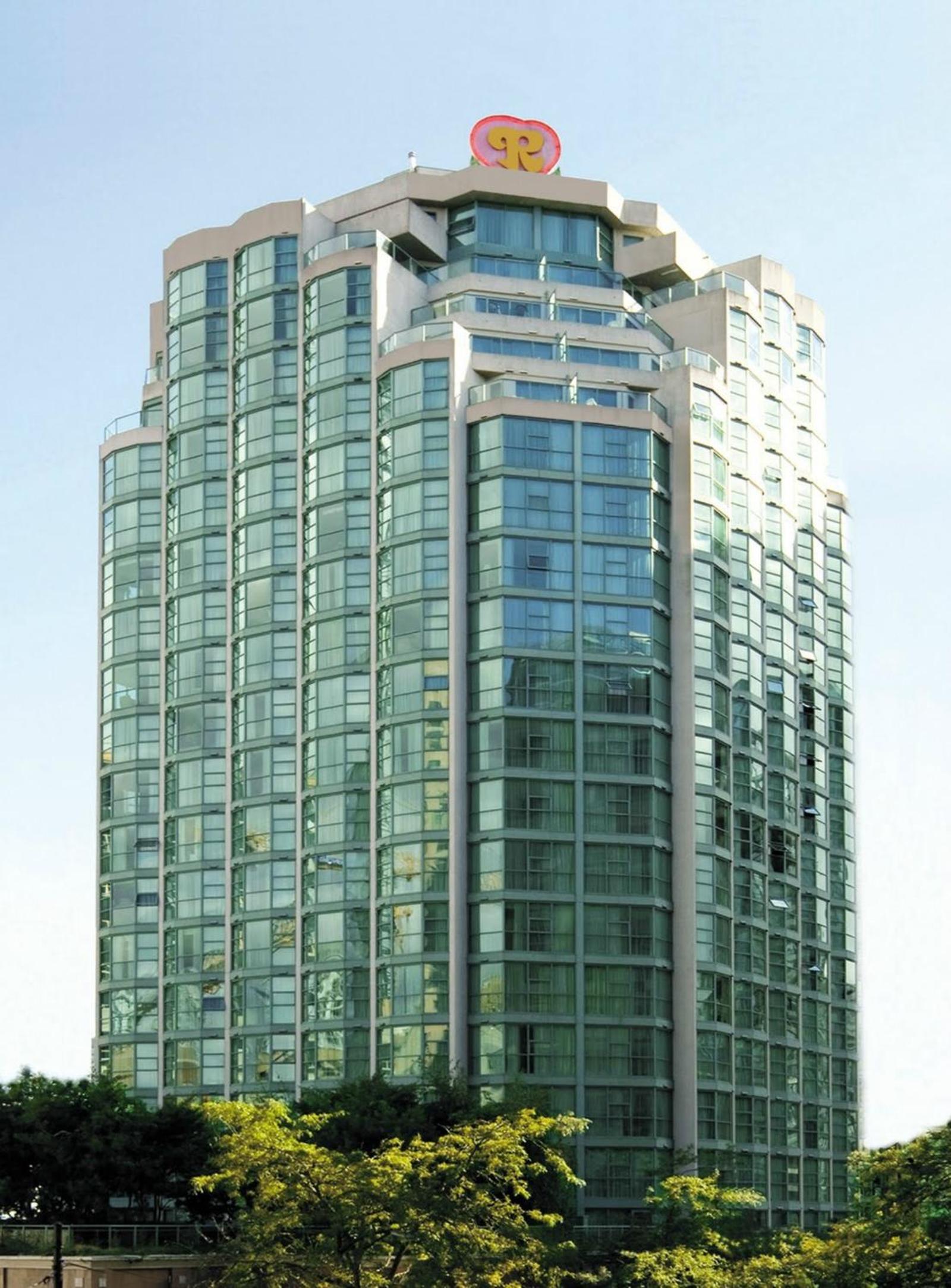 Rosedale on Robson Suite Hotel-4