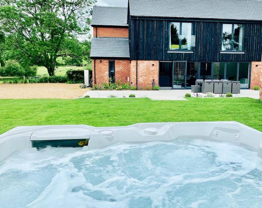 Unique house with Hot Tub in rural New Forest