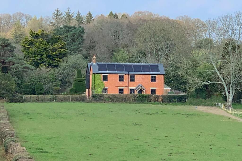 Unique house with Hot Tub in rural New Forest