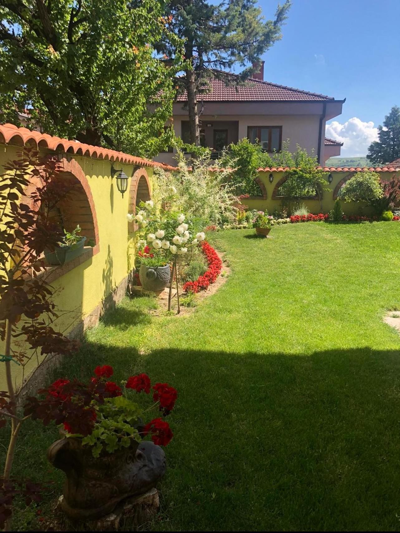 Lux Garden Home D view 2