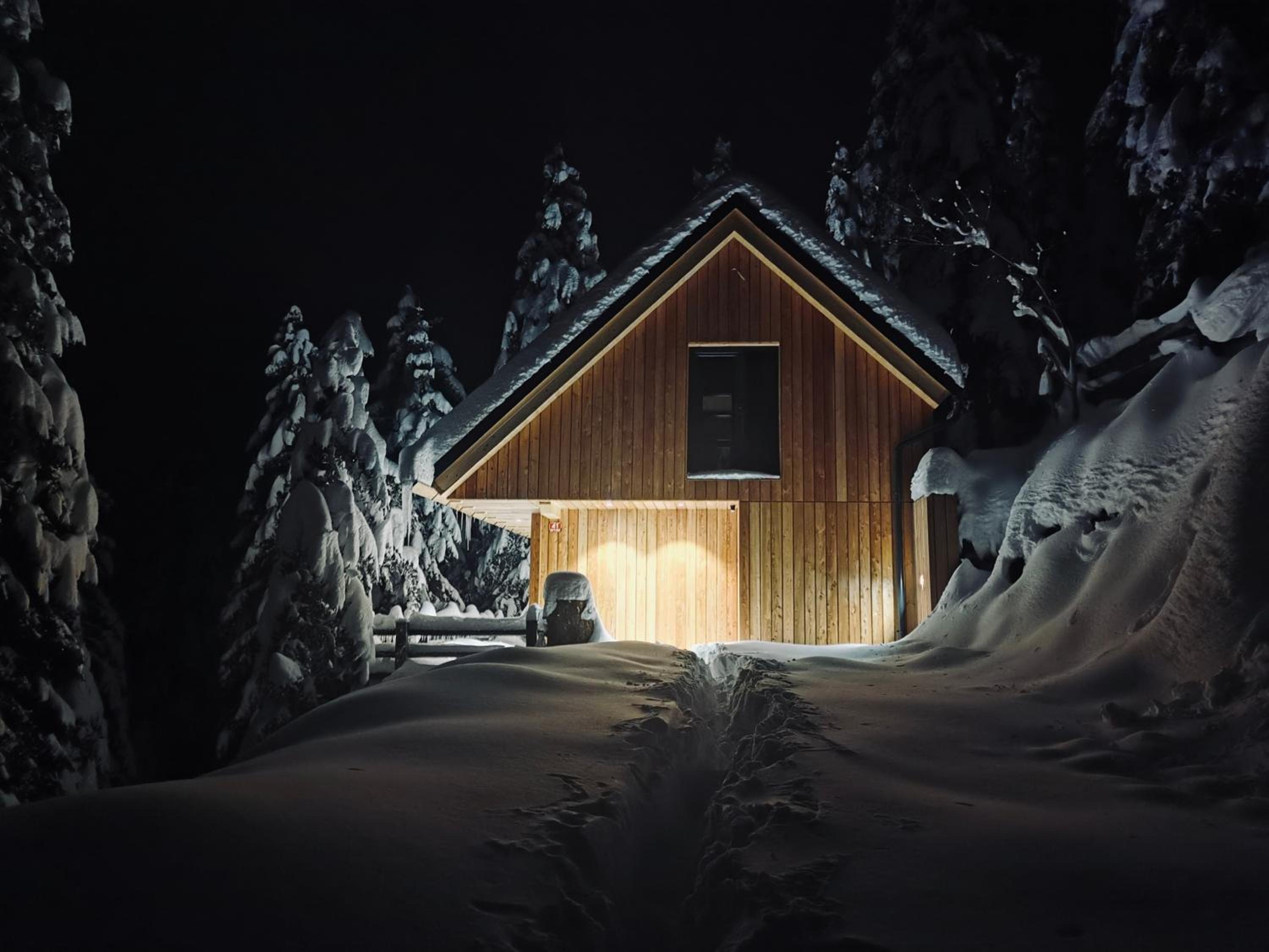 Čudovita koča na samem, Gorenka view 4