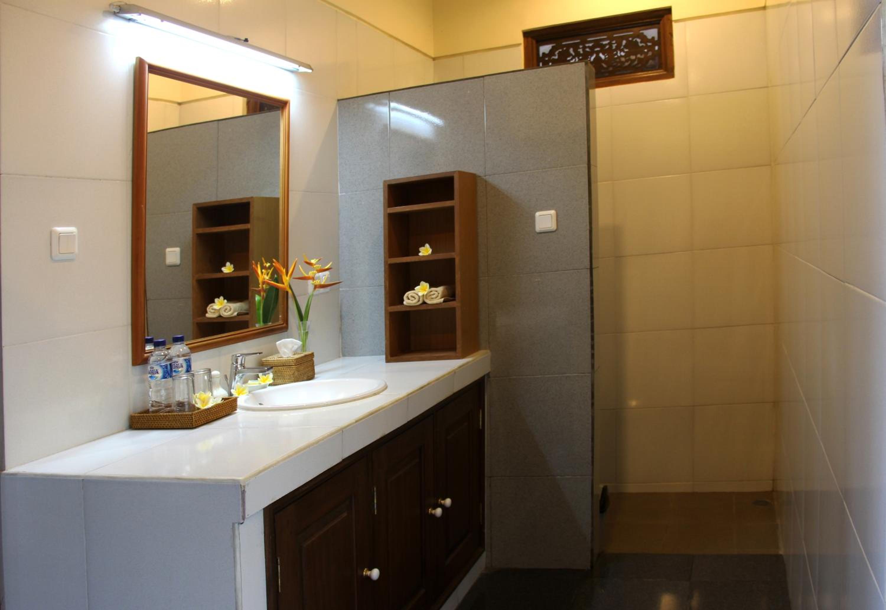 Nyoman Sandi Guest House