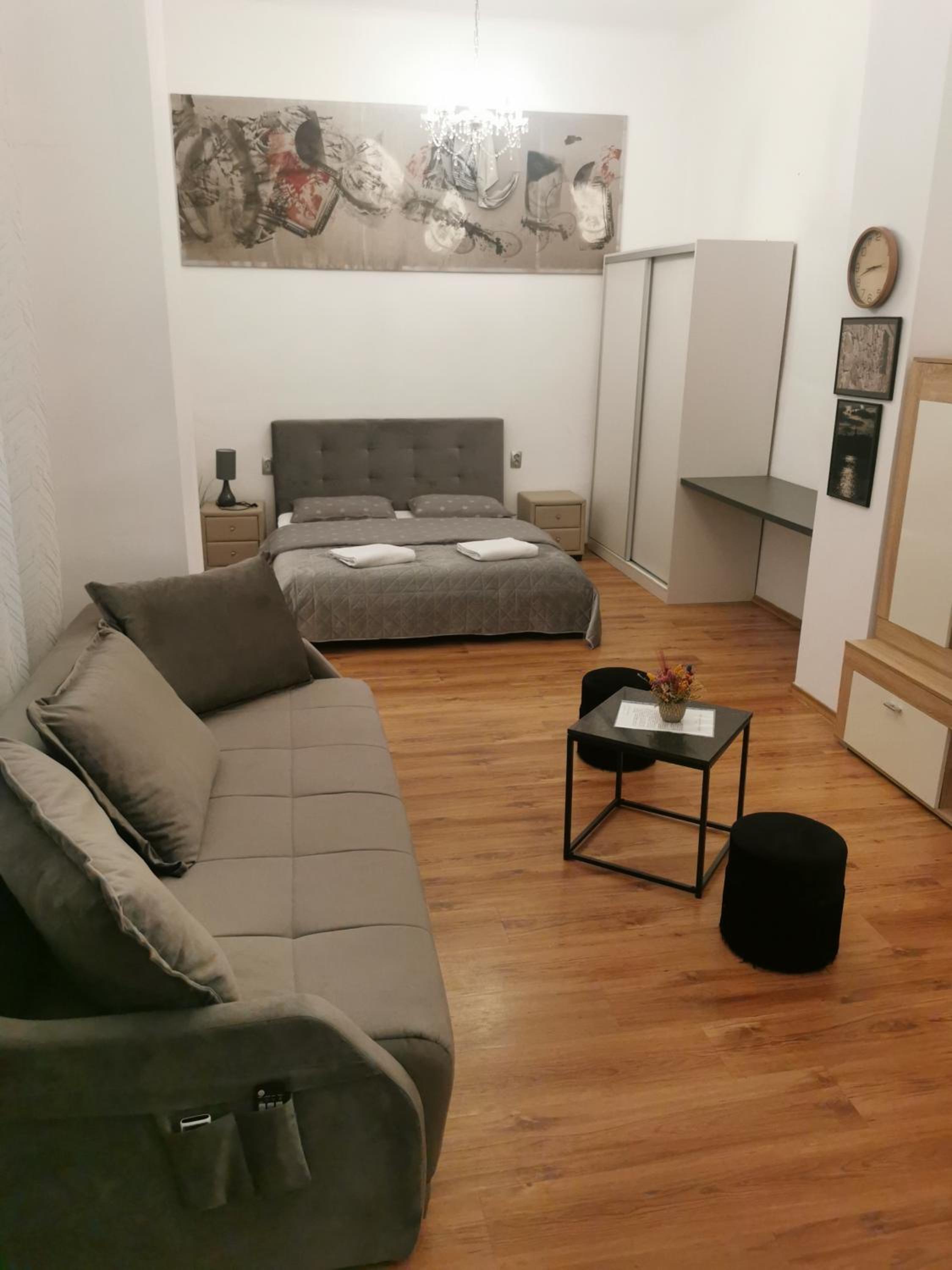 Central Designer Flat view 2