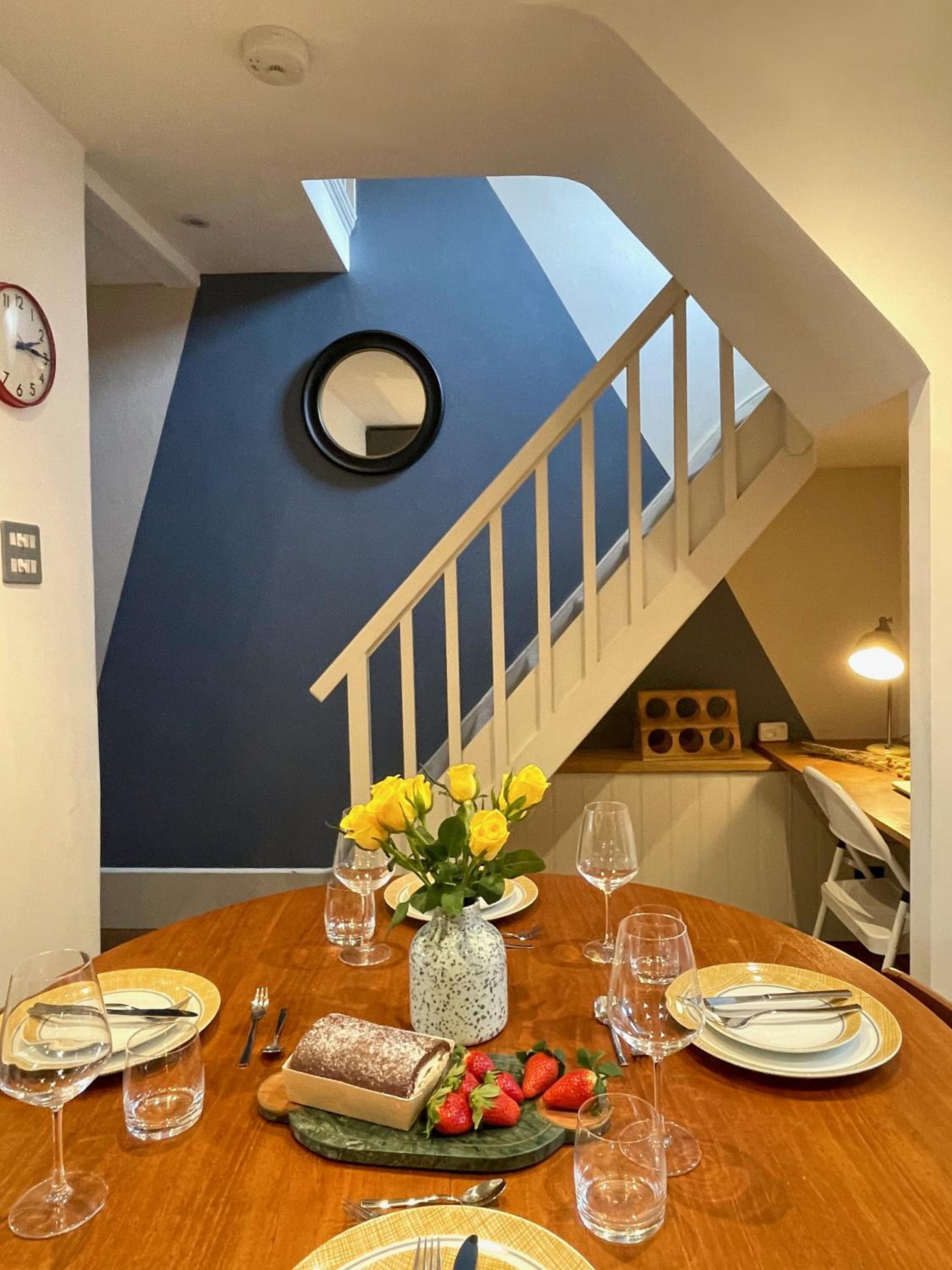 Stylish 2-bedroom Townhouse next to Brighton Station