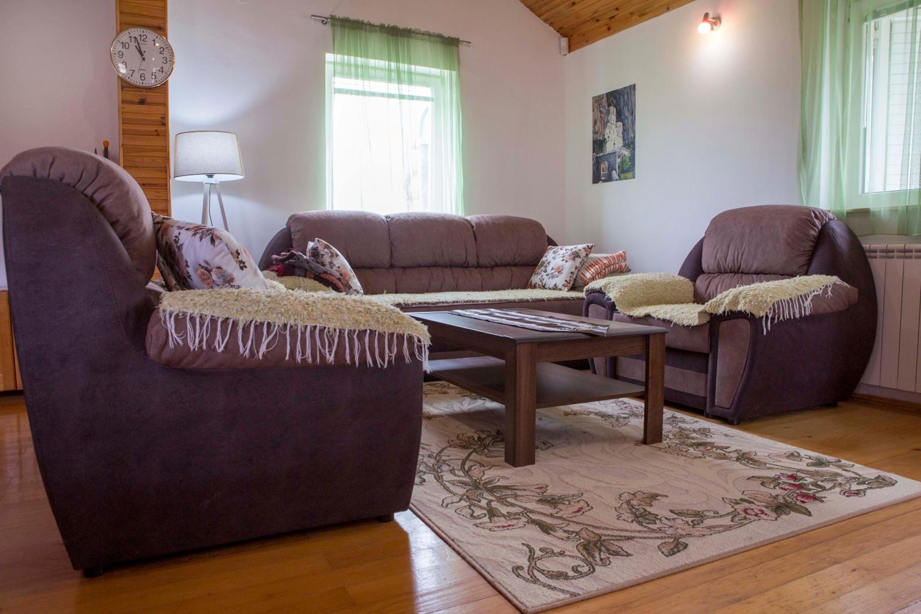 Moticki Gaj Cottage view 2