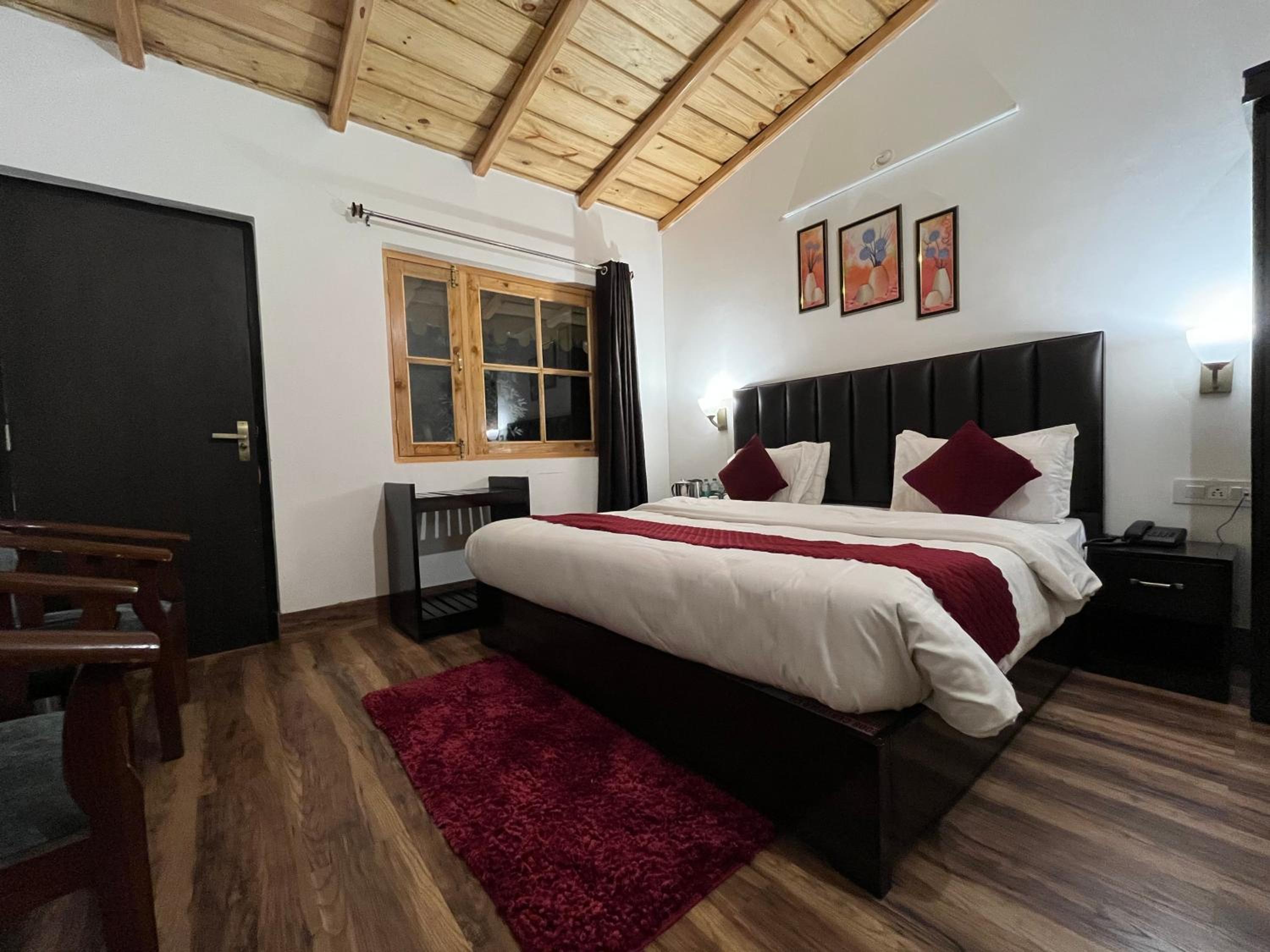 Cedar Woods Resort by Heyan Hotels view 4