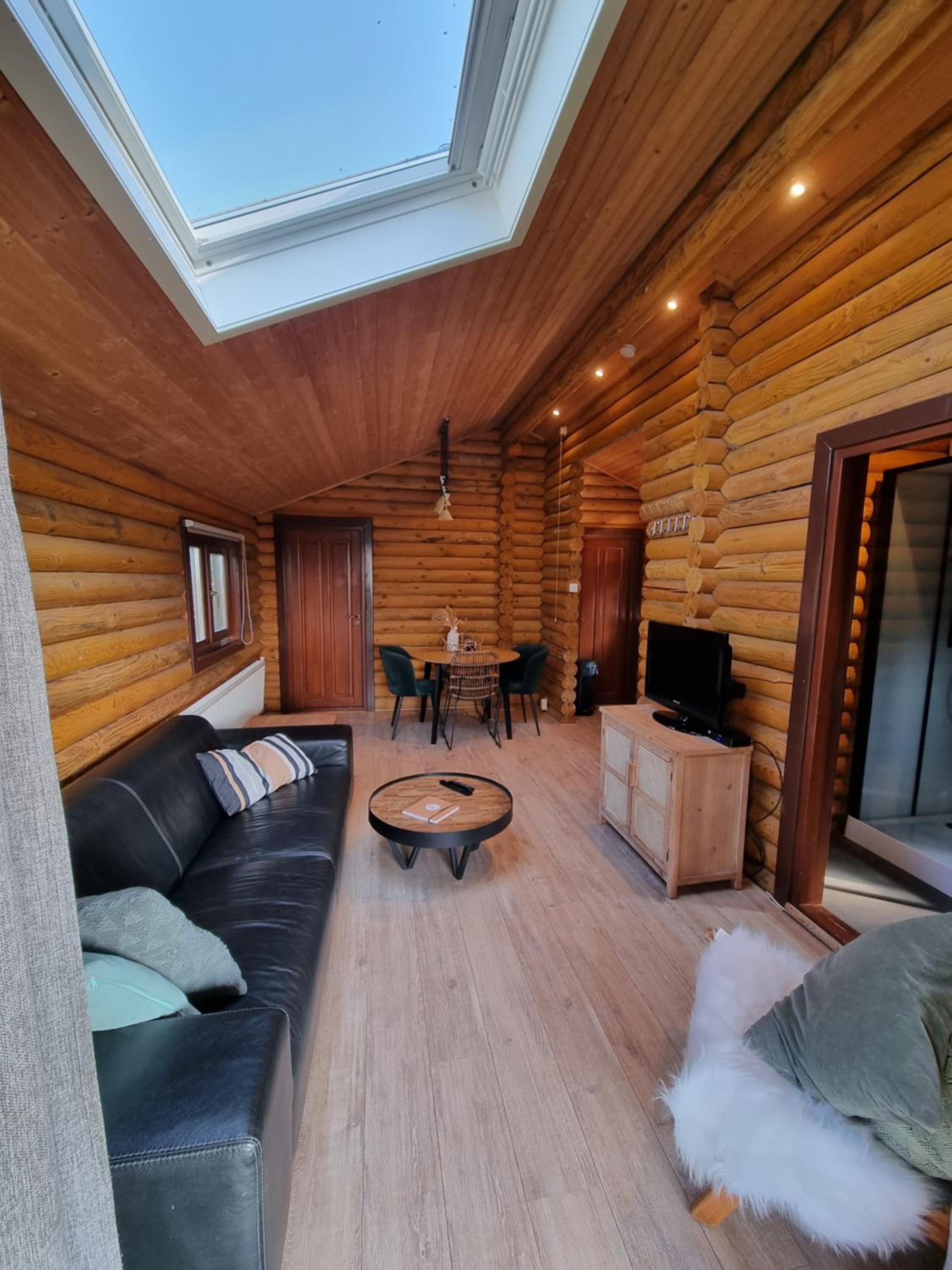 Finse Woning op Camping De Tulpenweide view 4