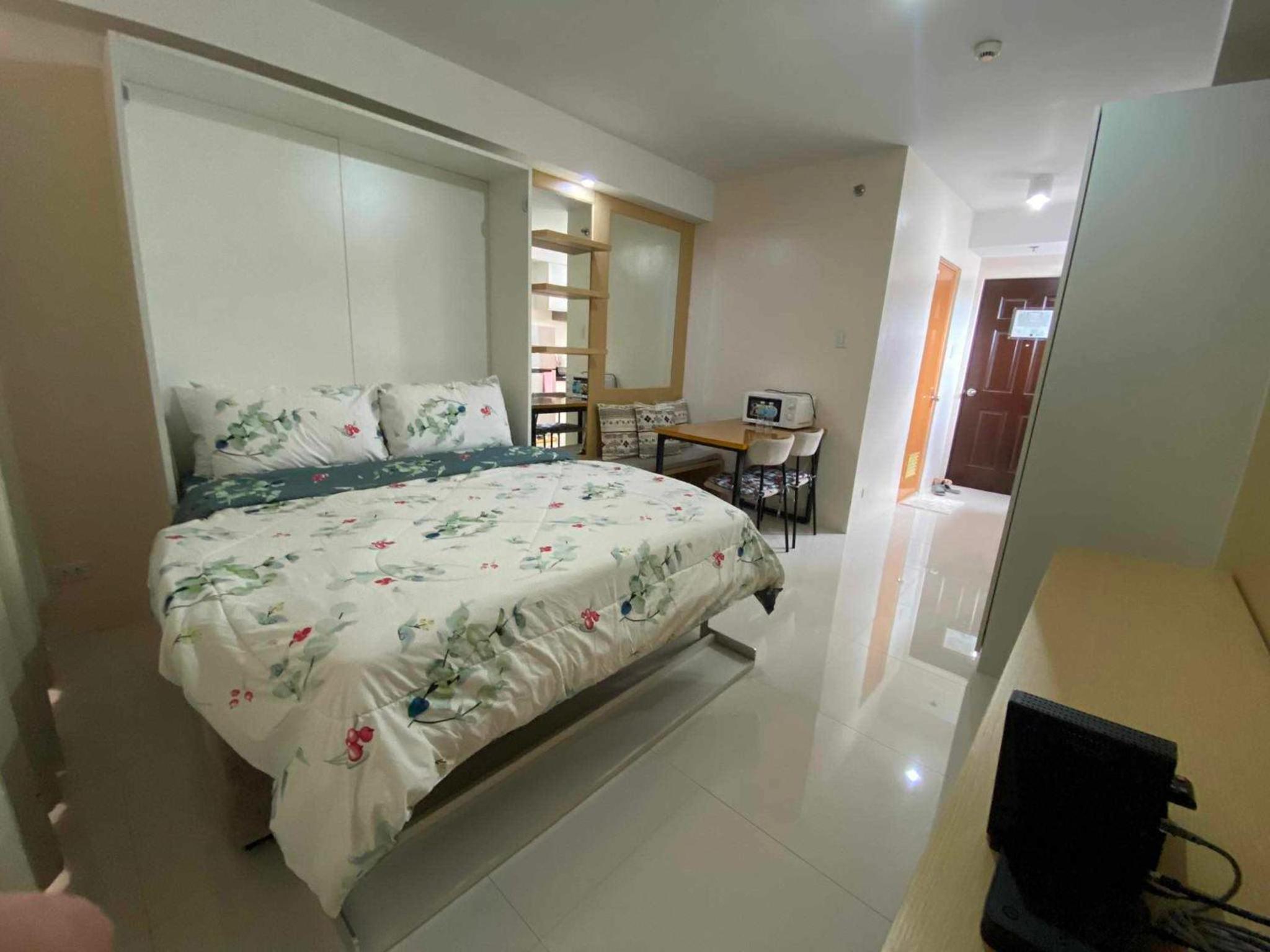 Pool level Persimmon Condo w/ kitchen unit 615 view 2