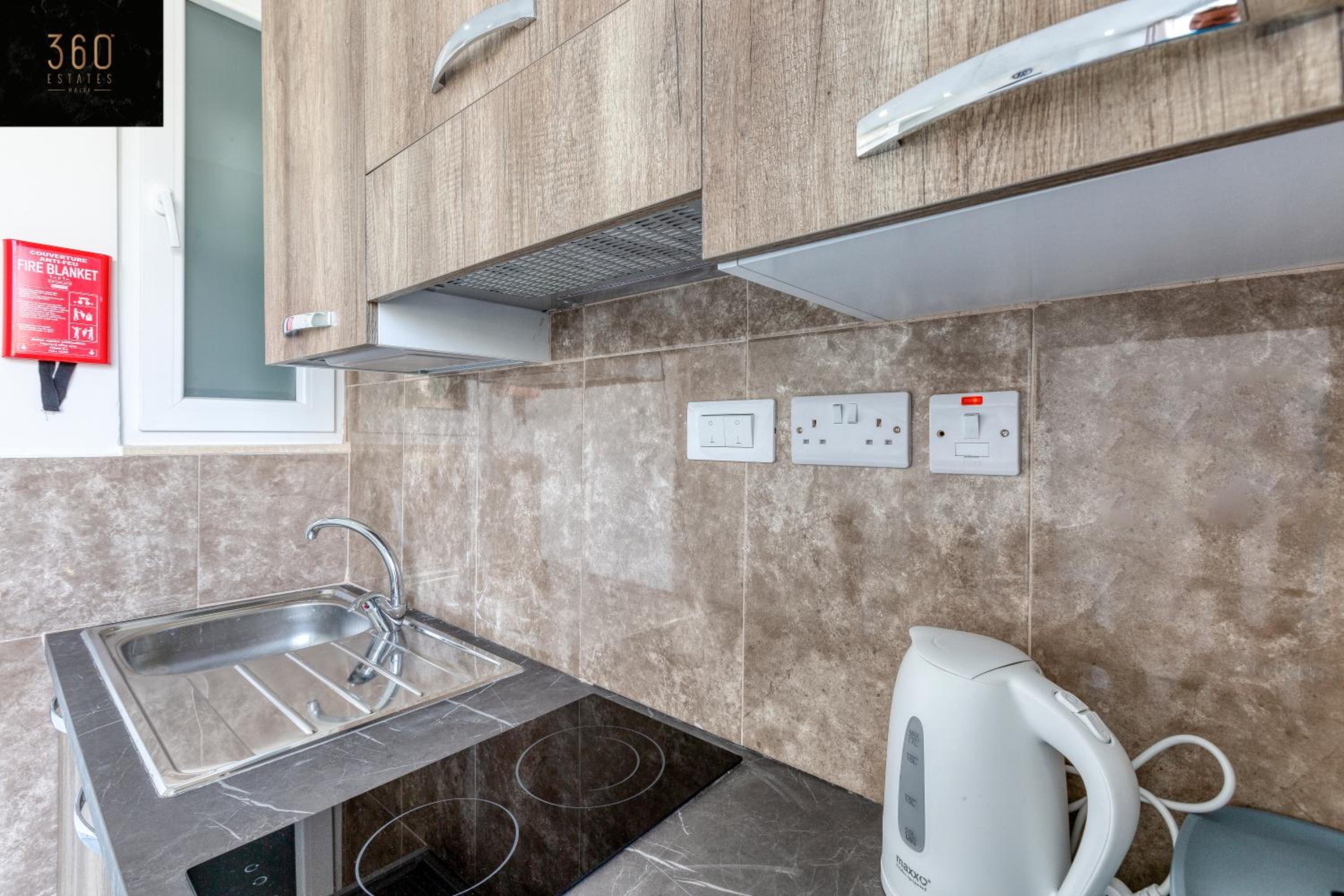 Beautiful, spacious APT with BBQ & private terrace by 360 Estates photo 5