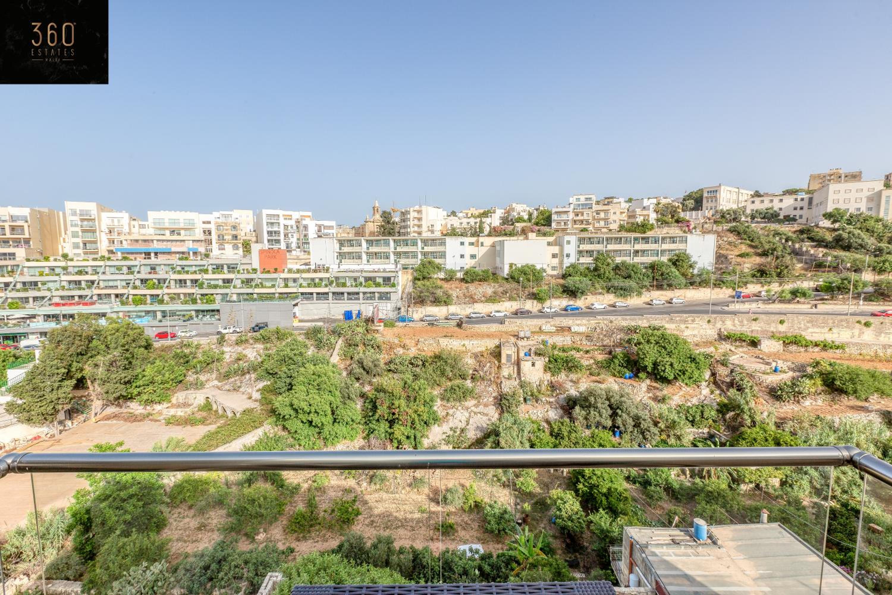 Beautiful, spacious APT with BBQ & private terrace by 360 Estates photo 4