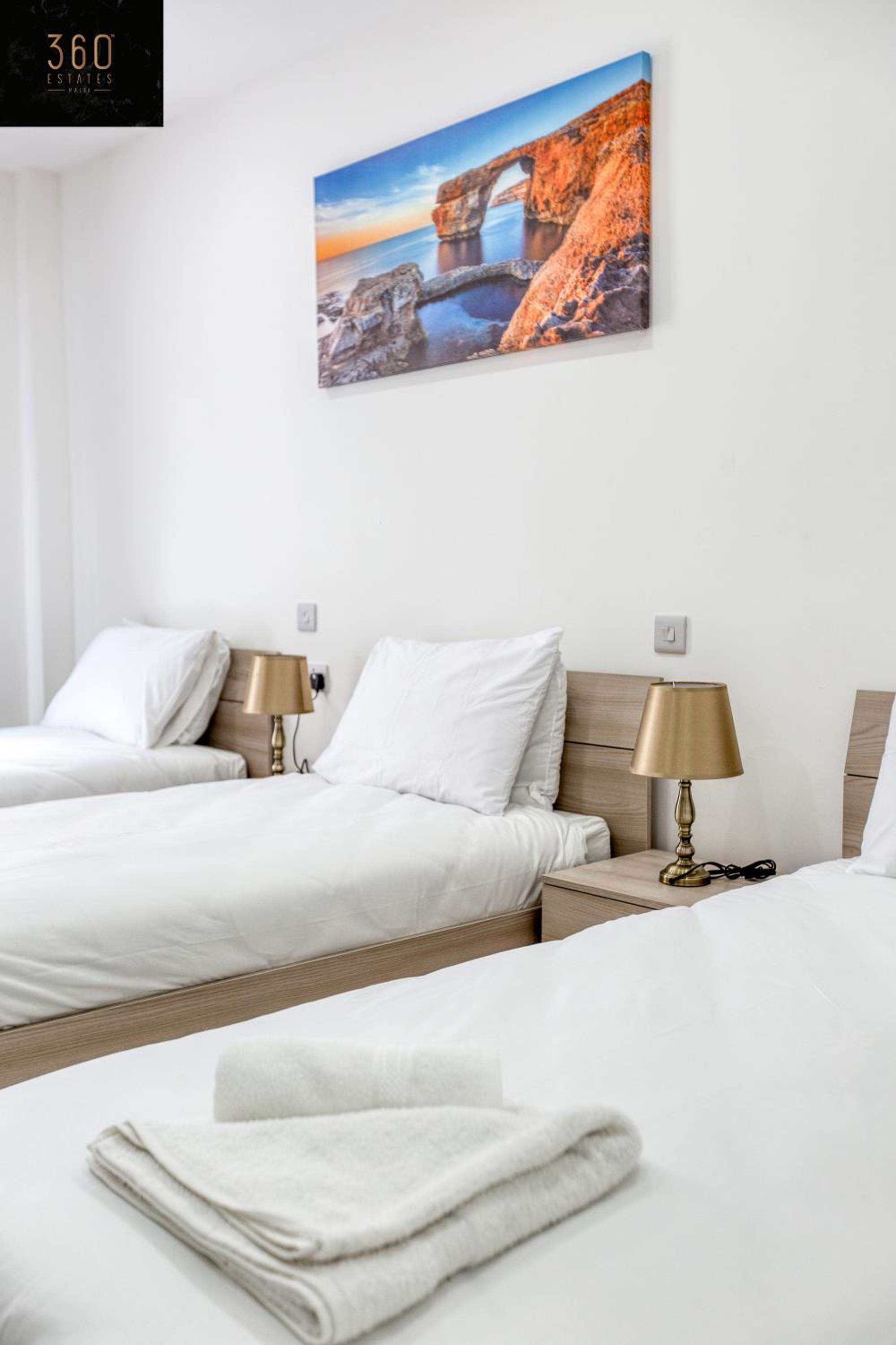 Beautiful, spacious APT with BBQ & private terrace by 360 Estates photo 3