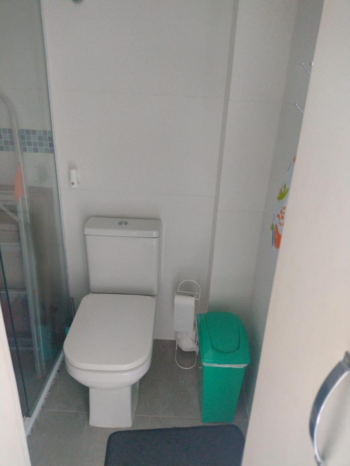 Apartamento para família com dois banheiros cama Triliche , Colchão novo 2 sofás cama tem WI FI, quintal, cozinha completa, TV, 2 ar condicionados NOTA BAI