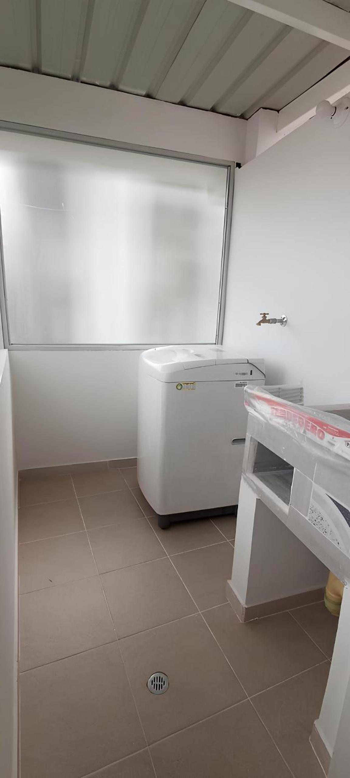 Elegancia Urbana: Aparta Estudio